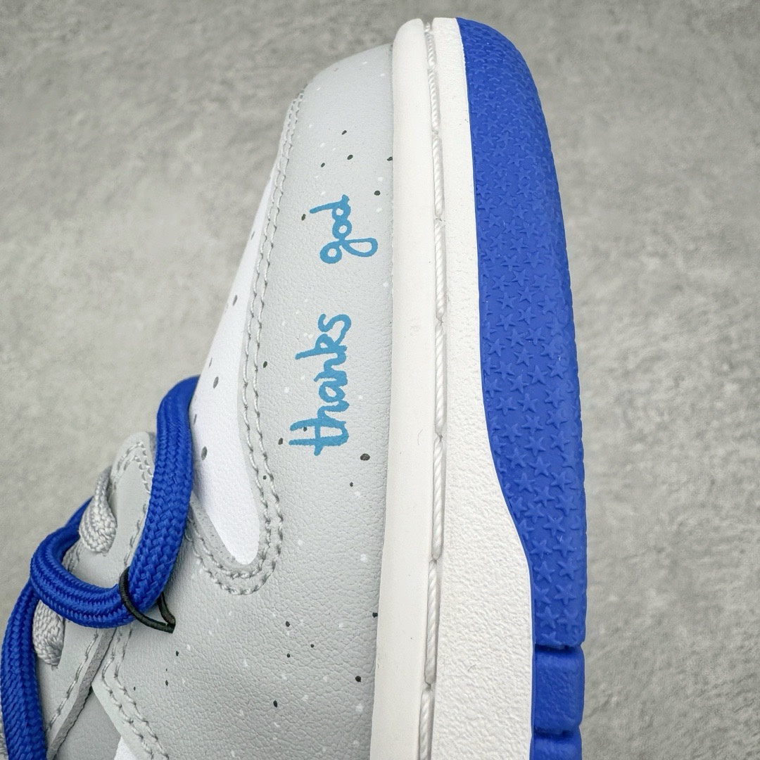 图片[14]-＃YC纯原福利 NK Dunk Low 小熊软糖 蓝灰色 DV0831-104 定制系列天花板 无原鞋不开发 全系列得物原鞋一比一校对开发 配色持续更新中 终端对接 优势输出 全套原厂楦头原纸板数据档案倾力打造 原汁原味莞产 极致还原 圈内最强针车工艺 高端零售指定版 广东原厂配套原盒原标 鞋盒分三个尺码段 原厂冲刀 超高清洁度 全鞋零毛边皮料切割 采用原厂百宏鞋带以及原厂百宏织唛舌标 内标可供原厂几率过验 进口原装条纹中底布 四线拉帮白色点胶 原厂拉帮手法遵循公司 原厂电绣 极致还原 尺码：35.5 36 36.5 37.5 38 38.5 39 40 40.5 41 42 42.5 43 44 44.5 45 46 47.5-选品中心