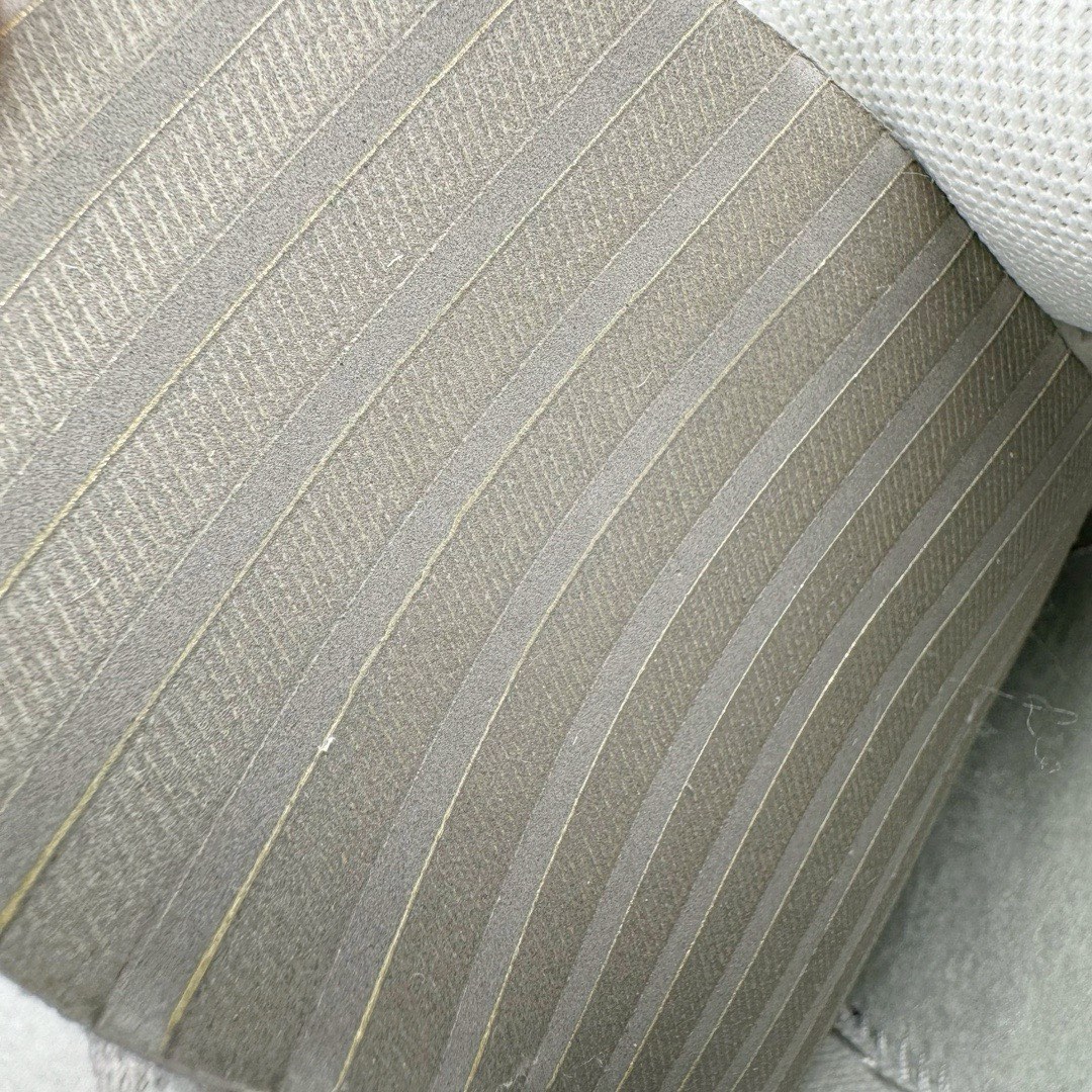 图片[18]-＃YC纯原福利 NK Dunk Low 城市废墟 灰褐 DV0831-101 定制系列天花板 无原鞋不开发 全系列得物原鞋一比一校对开发 配色持续更新中 终端对接 优势输出 全套原厂楦头原纸板数据档案倾力打造 原汁原味莞产 极致还原 圈内最强针车工艺 高端零售指定版 广东原厂配套原盒原标 鞋盒分三个尺码段 原厂冲刀 超高清洁度 全鞋零毛边皮料切割 采用原厂百宏鞋带以及原厂百宏织唛舌标 内标可供原厂几率过验 进口原装条纹中底布 四线拉帮白色点胶 原厂拉帮手法遵循公司 原厂电绣 极致还原 尺码：35.5 36 36.5 37.5 38 38.5 39 40 40.5 41 42 42.5 43 44 44.5 45 46 47.5-选品中心