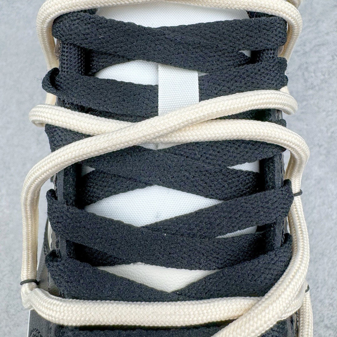 图片[13]-＃YC纯原福利 NK Dunk Low 可可摩卡 黑棕 DD1391-100 定制系列天花板 无原鞋不开发 全系列得物原鞋一比一校对开发 配色持续更新中 终端对接 优势输出 全套原厂楦头原纸板数据档案倾力打造 原汁原味莞产 极致还原 圈内最强针车工艺 高端零售指定版 广东原厂配套原盒原标 鞋盒分三个尺码段 原厂冲刀 超高清洁度 全鞋零毛边皮料切割 采用原厂百宏鞋带以及原厂百宏织唛舌标 内标可供原厂几率过验 进口原装条纹中底布 四线拉帮白色点胶 原厂拉帮手法遵循公司 原厂电绣 极致还原 尺码：35.5 36 36.5 37.5 38 38.5 39 40 40.5 41 42 42.5 43 44 44.5 45 46 47.5-选品中心