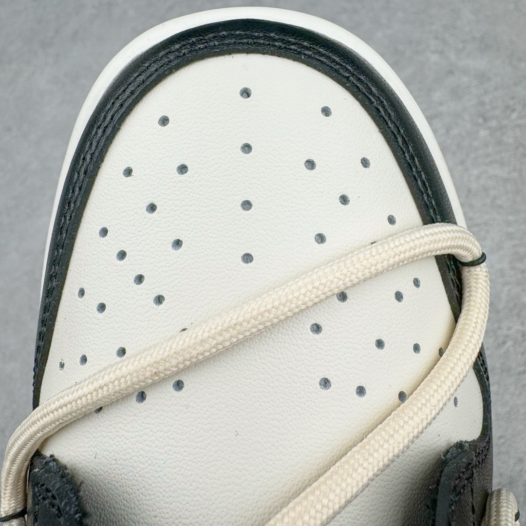 图片[12]-＃YC纯原福利 NK Dunk Low 可可摩卡 黑棕 DD1391-100 定制系列天花板 无原鞋不开发 全系列得物原鞋一比一校对开发 配色持续更新中 终端对接 优势输出 全套原厂楦头原纸板数据档案倾力打造 原汁原味莞产 极致还原 圈内最强针车工艺 高端零售指定版 广东原厂配套原盒原标 鞋盒分三个尺码段 原厂冲刀 超高清洁度 全鞋零毛边皮料切割 采用原厂百宏鞋带以及原厂百宏织唛舌标 内标可供原厂几率过验 进口原装条纹中底布 四线拉帮白色点胶 原厂拉帮手法遵循公司 原厂电绣 极致还原 尺码：35.5 36 36.5 37.5 38 38.5 39 40 40.5 41 42 42.5 43 44 44.5 45 46 47.5-选品中心