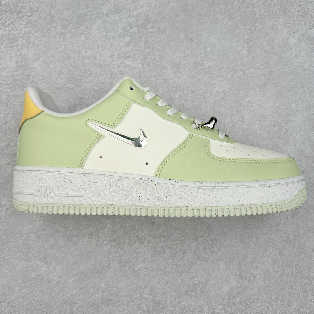 NK Air Force 1´07 Low 空军一号低帮百搭休闲运动板鞋 FN8540-100 柔软、弹性十足的缓震性能和出色的中底设计 横跨复古与现代的外型结合 造就出风靡全球 三十多年的Force 1 直到今天还深受青睐 尺码:36 36.5 37.5 38 38.5 39 40 40.5 41 42 42.5 43 44 44.5 45-选品中心