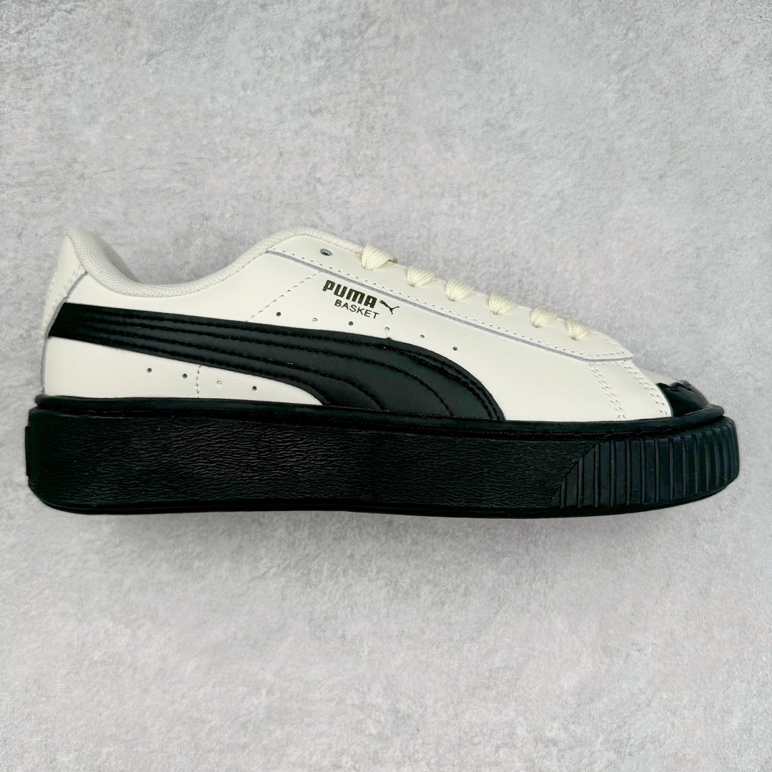 PUMA Suede Platform 彪马三明治厚底金标男女款复古休闲鞋增高运动鞋松糕跟板鞋 整双鞋款以经典的PUMA Suede鞋面为基底 采用高级麂皮材质打造 质感满载 鞋侧的金色烫印PUMA Logo引人瞩目 时尚有型 特色之一的加厚橡胶鞋底 让你默默长高3公分 以品牌经典的 Suede 为设计原型 耀眼奢华个性十足 超多明星、博主都在穿 尺码：36 36.5 37 37.5 38 38.5 39 40 40.5 41 42 42.5 43 44 45-选品中心
