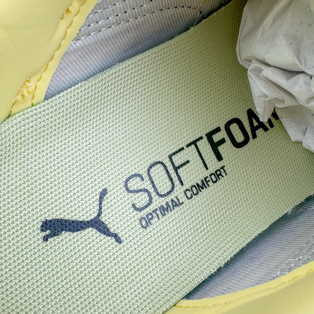 图片[11]-＃GX PUMA Bella UT Low 彪马贝拉UT系列低帮薄底德训复古风经典百搭休闲慢跑鞋 继将 Speedcat OG 带回后，近日 Puma 再以品牌档案室的经典鞋型 Bella OG 为蓝本，推出契合时下薄底球鞋趋势的 Bella UT 鞋款。自 21 世纪初问世以来，Bella OG 鞋型以其独特的薄底设计和上翻外底设计收获了众多年轻拥趸，更是 PUMA DNA 中不可磨灭的经典。此番重新推出的 Bella UT 鞋款，整体鞋面采用上乘皮革材质，并延续 Formstrip 设计语言；鞋头处采用精致的包头设计，搭配麂皮材质提升质感；鞋底部分保留 Bella 鞋款标志性的薄底和点状橡胶外底，上翘的设计包裹鞋面；鞋舌与鞋跟分别点缀美洲狮 Logo 与品牌字母 Logo。值得一提的是，本次 Bella UT 鞋款搭载 SOFTFOAM+ 鞋垫，兼顾美学设计与穿着舒适度。而配色上则提供白、黄、蓝、银、粉五款颜色。尺码：35.5 36 37 37.5 38 39 39.5 40 40.5 41 42 42.5 43 44 44.5 45-选品中心