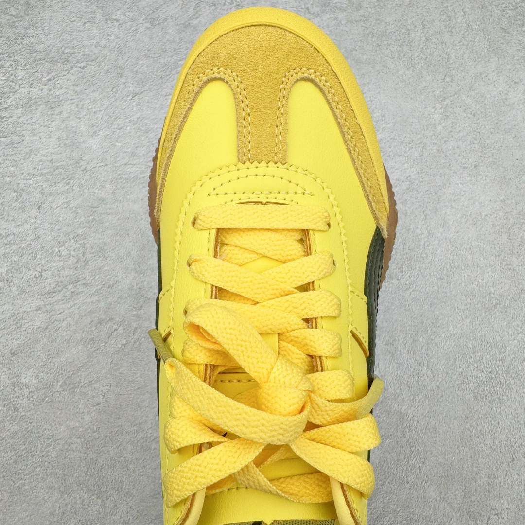 图片[4]-＃GX PUMA Bella UT Low 彪马贝拉UT系列低帮薄底德训复古风经典百搭休闲慢跑鞋 继将 Speedcat OG 带回后，近日 Puma 再以品牌档案室的经典鞋型 Bella OG 为蓝本，推出契合时下薄底球鞋趋势的 Bella UT 鞋款。自 21 世纪初问世以来，Bella OG 鞋型以其独特的薄底设计和上翻外底设计收获了众多年轻拥趸，更是 PUMA DNA 中不可磨灭的经典。此番重新推出的 Bella UT 鞋款，整体鞋面采用上乘皮革材质，并延续 Formstrip 设计语言；鞋头处采用精致的包头设计，搭配麂皮材质提升质感；鞋底部分保留 Bella 鞋款标志性的薄底和点状橡胶外底，上翘的设计包裹鞋面；鞋舌与鞋跟分别点缀美洲狮 Logo 与品牌字母 Logo。值得一提的是，本次 Bella UT 鞋款搭载 SOFTFOAM+ 鞋垫，兼顾美学设计与穿着舒适度。而配色上则提供白、黄、蓝、银、粉五款颜色。尺码：35.5 36 37 37.5 38 39 39.5 40 40.5 41 42 42.5 43 44 44.5 45-选品中心