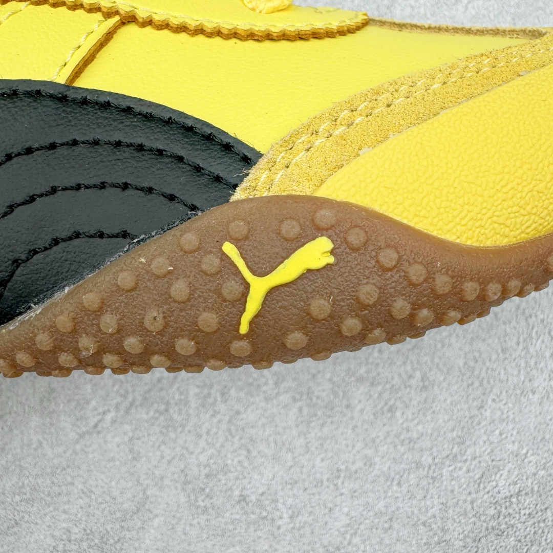 图片[20]-＃GX PUMA Bella UT Low 彪马贝拉UT系列低帮薄底德训复古风经典百搭休闲慢跑鞋 继将 Speedcat OG 带回后，近日 Puma 再以品牌档案室的经典鞋型 Bella OG 为蓝本，推出契合时下薄底球鞋趋势的 Bella UT 鞋款。自 21 世纪初问世以来，Bella OG 鞋型以其独特的薄底设计和上翻外底设计收获了众多年轻拥趸，更是 PUMA DNA 中不可磨灭的经典。此番重新推出的 Bella UT 鞋款，整体鞋面采用上乘皮革材质，并延续 Formstrip 设计语言；鞋头处采用精致的包头设计，搭配麂皮材质提升质感；鞋底部分保留 Bella 鞋款标志性的薄底和点状橡胶外底，上翘的设计包裹鞋面；鞋舌与鞋跟分别点缀美洲狮 Logo 与品牌字母 Logo。值得一提的是，本次 Bella UT 鞋款搭载 SOFTFOAM+ 鞋垫，兼顾美学设计与穿着舒适度。而配色上则提供白、黄、蓝、银、粉五款颜色。尺码：35.5 36 37 37.5 38 39 39.5 40 40.5 41 42 42.5 43 44 44.5 45-选品中心