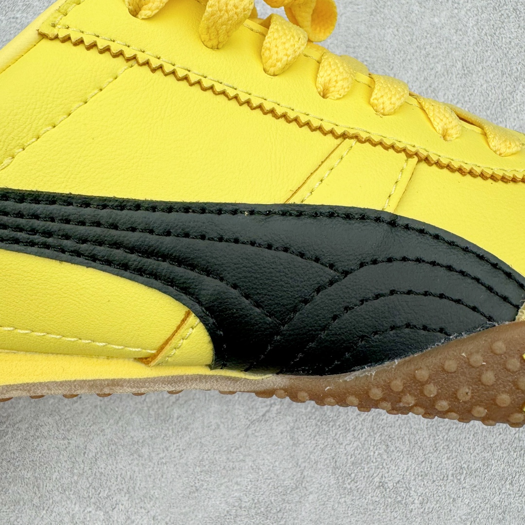 图片[22]-＃GX PUMA Bella UT Low 彪马贝拉UT系列低帮薄底德训复古风经典百搭休闲慢跑鞋 继将 Speedcat OG 带回后，近日 Puma 再以品牌档案室的经典鞋型 Bella OG 为蓝本，推出契合时下薄底球鞋趋势的 Bella UT 鞋款。自 21 世纪初问世以来，Bella OG 鞋型以其独特的薄底设计和上翻外底设计收获了众多年轻拥趸，更是 PUMA DNA 中不可磨灭的经典。此番重新推出的 Bella UT 鞋款，整体鞋面采用上乘皮革材质，并延续 Formstrip 设计语言；鞋头处采用精致的包头设计，搭配麂皮材质提升质感；鞋底部分保留 Bella 鞋款标志性的薄底和点状橡胶外底，上翘的设计包裹鞋面；鞋舌与鞋跟分别点缀美洲狮 Logo 与品牌字母 Logo。值得一提的是，本次 Bella UT 鞋款搭载 SOFTFOAM+ 鞋垫，兼顾美学设计与穿着舒适度。而配色上则提供白、黄、蓝、银、粉五款颜色。尺码：35.5 36 37 37.5 38 39 39.5 40 40.5 41 42 42.5 43 44 44.5 45-选品中心