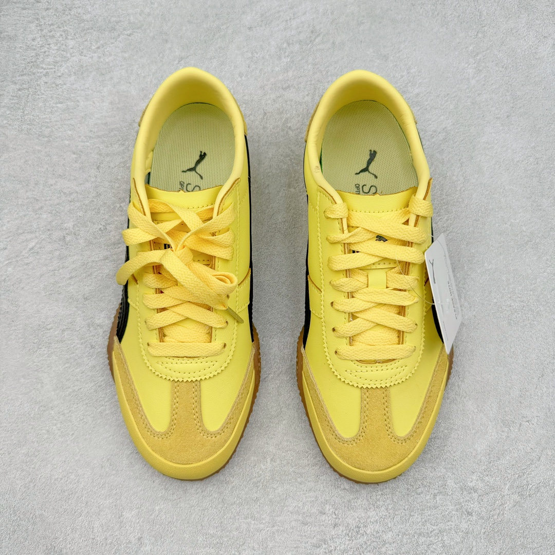 图片[2]-＃GX PUMA Bella UT Low 彪马贝拉UT系列低帮薄底德训复古风经典百搭休闲慢跑鞋 继将 Speedcat OG 带回后，近日 Puma 再以品牌档案室的经典鞋型 Bella OG 为蓝本，推出契合时下薄底球鞋趋势的 Bella UT 鞋款。自 21 世纪初问世以来，Bella OG 鞋型以其独特的薄底设计和上翻外底设计收获了众多年轻拥趸，更是 PUMA DNA 中不可磨灭的经典。此番重新推出的 Bella UT 鞋款，整体鞋面采用上乘皮革材质，并延续 Formstrip 设计语言；鞋头处采用精致的包头设计，搭配麂皮材质提升质感；鞋底部分保留 Bella 鞋款标志性的薄底和点状橡胶外底，上翘的设计包裹鞋面；鞋舌与鞋跟分别点缀美洲狮 Logo 与品牌字母 Logo。值得一提的是，本次 Bella UT 鞋款搭载 SOFTFOAM+ 鞋垫，兼顾美学设计与穿着舒适度。而配色上则提供白、黄、蓝、银、粉五款颜色。尺码：35.5 36 37 37.5 38 39 39.5 40 40.5 41 42 42.5 43 44 44.5 45-选品中心