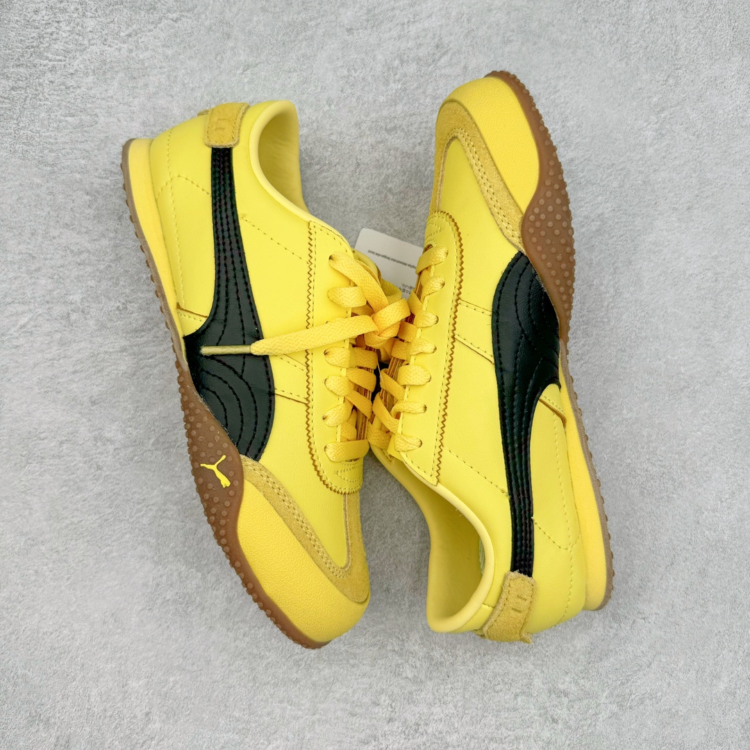 图片[3]-＃GX PUMA Bella UT Low 彪马贝拉UT系列低帮薄底德训复古风经典百搭休闲慢跑鞋 继将 Speedcat OG 带回后，近日 Puma 再以品牌档案室的经典鞋型 Bella OG 为蓝本，推出契合时下薄底球鞋趋势的 Bella UT 鞋款。自 21 世纪初问世以来，Bella OG 鞋型以其独特的薄底设计和上翻外底设计收获了众多年轻拥趸，更是 PUMA DNA 中不可磨灭的经典。此番重新推出的 Bella UT 鞋款，整体鞋面采用上乘皮革材质，并延续 Formstrip 设计语言；鞋头处采用精致的包头设计，搭配麂皮材质提升质感；鞋底部分保留 Bella 鞋款标志性的薄底和点状橡胶外底，上翘的设计包裹鞋面；鞋舌与鞋跟分别点缀美洲狮 Logo 与品牌字母 Logo。值得一提的是，本次 Bella UT 鞋款搭载 SOFTFOAM+ 鞋垫，兼顾美学设计与穿着舒适度。而配色上则提供白、黄、蓝、银、粉五款颜色。尺码：35.5 36 37 37.5 38 39 39.5 40 40.5 41 42 42.5 43 44 44.5 45-选品中心