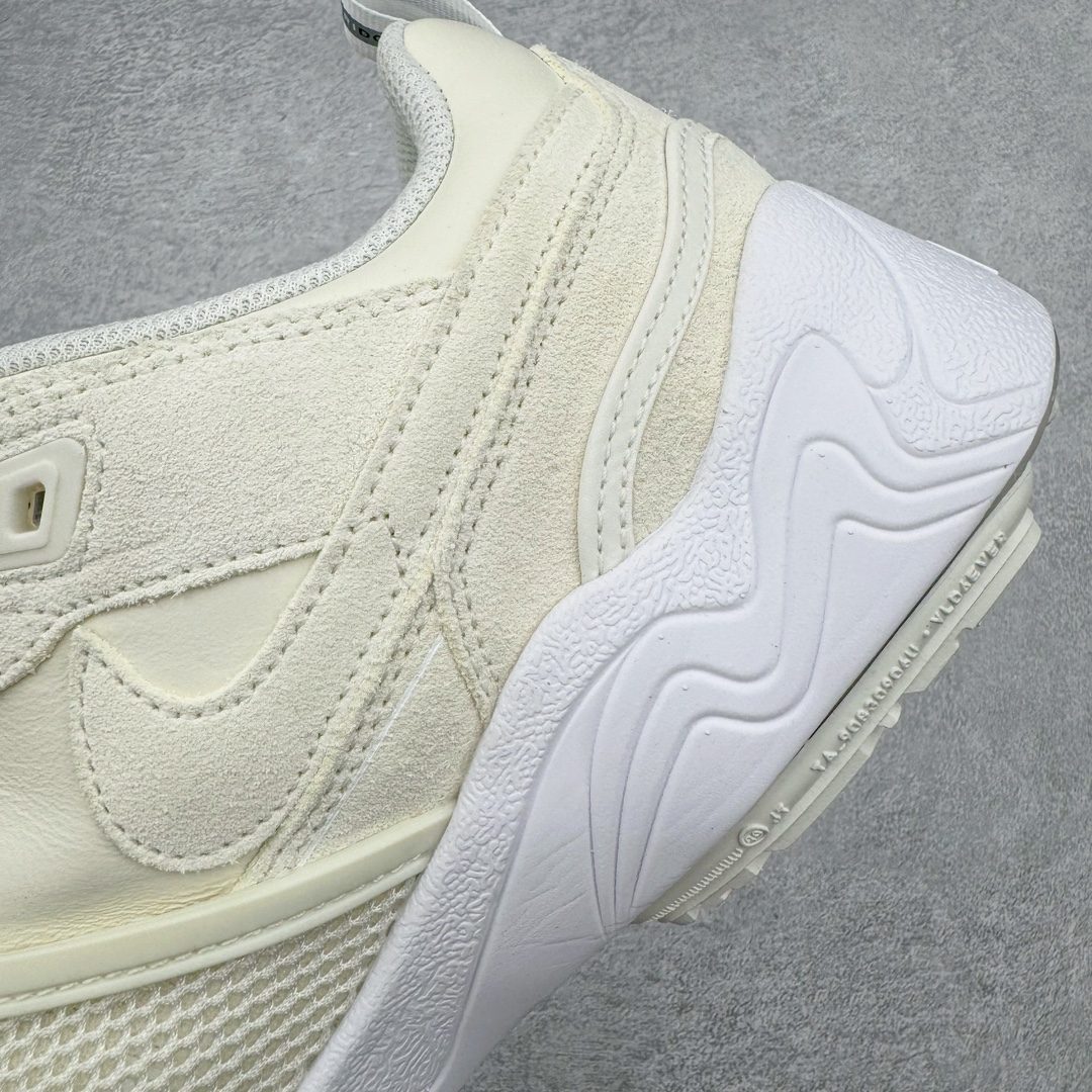 图片[20]-＃S2纯原 Travis Scott x NK Shark-A-Don \\\”Sail\\\” 舒适潮流防滑耐磨低帮生活休闲鞋 TS联名白色 HQ3061-100 Travis Scott 携手NK再度发布令人期待的 “ Shark-A-Don ” ，作为继话题满满的 “ Jumpman Jack ” 之后的又一潮流巅峰之作，这款鞋以全新的鞋型搭配 “ Sail ” 配色惊艳登场，不禁让人好奇它是否还能继续捕获粉丝们的狂热追捧与喜爱。鞋面采用了柔和的米白色调，融合高级皮革与细腻的绒面革材质，整体外观质感满满。设计上，它保留了绑带元素，提升了鞋子的稳固性。重点是这次取消了倒钩元素设计。为了提升透气性，鞋舌和鞋领部分采用了网眼布料。鞋后跟印有 Cactus Jack 的品牌标志和 Travis Scott 的招牌鬼脸 Logo，标签处还设计了 3M 反光细节。而 Swoosh 则巧妙地与 Travis Scott 的个人元素融合在一起。尺码：40 40.5 41 42 42.5 43 44 44.5 45 46 47.5 48.5-选品中心