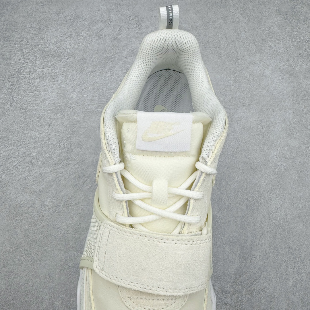 图片[5]-＃S2纯原 Travis Scott x NK Shark-A-Don \\\”Sail\\\” 舒适潮流防滑耐磨低帮生活休闲鞋 TS联名白色 HQ3061-100 Travis Scott 携手NK再度发布令人期待的 “ Shark-A-Don ” ，作为继话题满满的 “ Jumpman Jack ” 之后的又一潮流巅峰之作，这款鞋以全新的鞋型搭配 “ Sail ” 配色惊艳登场，不禁让人好奇它是否还能继续捕获粉丝们的狂热追捧与喜爱。鞋面采用了柔和的米白色调，融合高级皮革与细腻的绒面革材质，整体外观质感满满。设计上，它保留了绑带元素，提升了鞋子的稳固性。重点是这次取消了倒钩元素设计。为了提升透气性，鞋舌和鞋领部分采用了网眼布料。鞋后跟印有 Cactus Jack 的品牌标志和 Travis Scott 的招牌鬼脸 Logo，标签处还设计了 3M 反光细节。而 Swoosh 则巧妙地与 Travis Scott 的个人元素融合在一起。尺码：40 40.5 41 42 42.5 43 44 44.5 45 46 47.5 48.5-选品中心