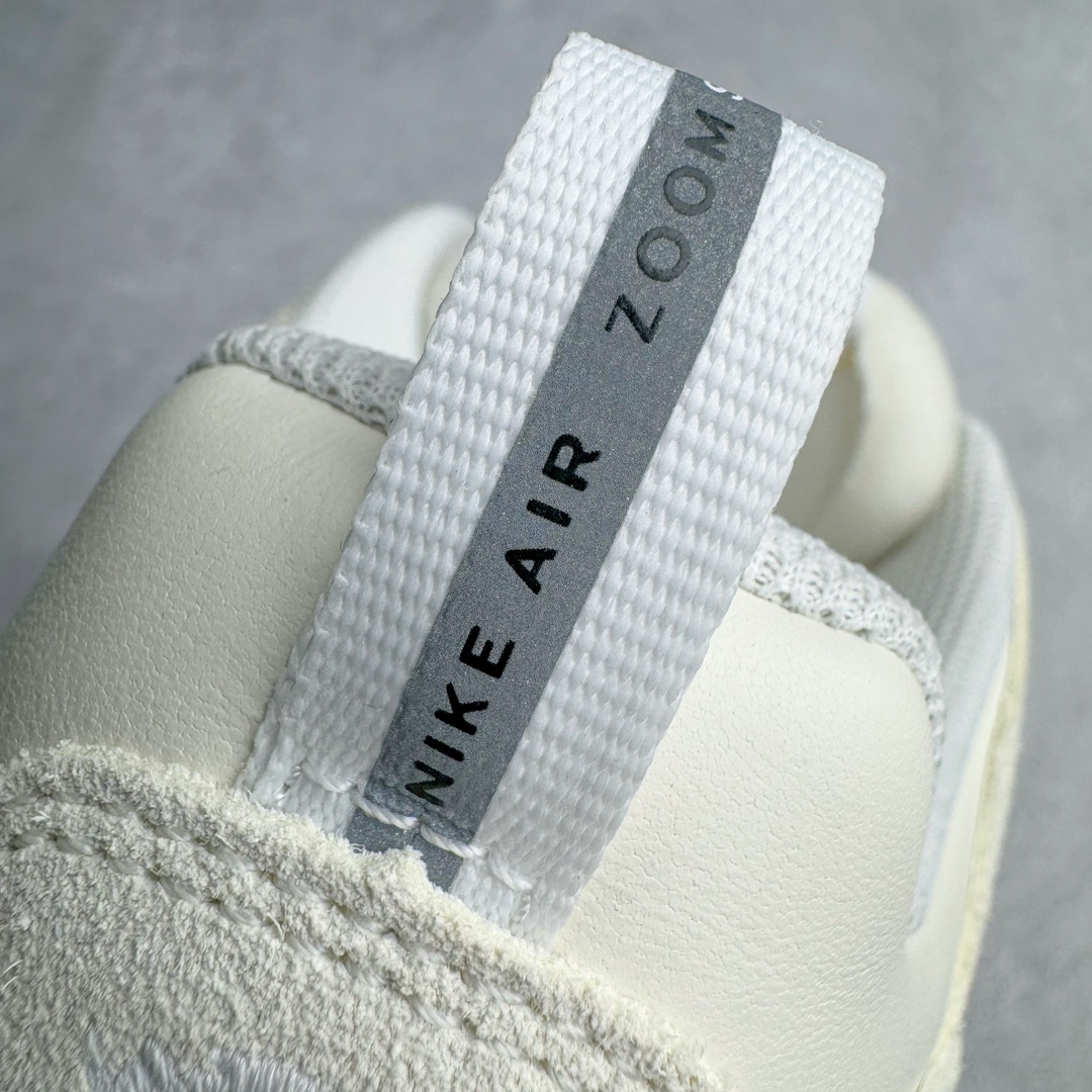 图片[14]-＃S2纯原 Travis Scott x NK Shark-A-Don \\\”Sail\\\” 舒适潮流防滑耐磨低帮生活休闲鞋 TS联名白色 HQ3061-100 Travis Scott 携手NK再度发布令人期待的 “ Shark-A-Don ” ，作为继话题满满的 “ Jumpman Jack ” 之后的又一潮流巅峰之作，这款鞋以全新的鞋型搭配 “ Sail ” 配色惊艳登场，不禁让人好奇它是否还能继续捕获粉丝们的狂热追捧与喜爱。鞋面采用了柔和的米白色调，融合高级皮革与细腻的绒面革材质，整体外观质感满满。设计上，它保留了绑带元素，提升了鞋子的稳固性。重点是这次取消了倒钩元素设计。为了提升透气性，鞋舌和鞋领部分采用了网眼布料。鞋后跟印有 Cactus Jack 的品牌标志和 Travis Scott 的招牌鬼脸 Logo，标签处还设计了 3M 反光细节。而 Swoosh 则巧妙地与 Travis Scott 的个人元素融合在一起。尺码：40 40.5 41 42 42.5 43 44 44.5 45 46 47.5 48.5-选品中心