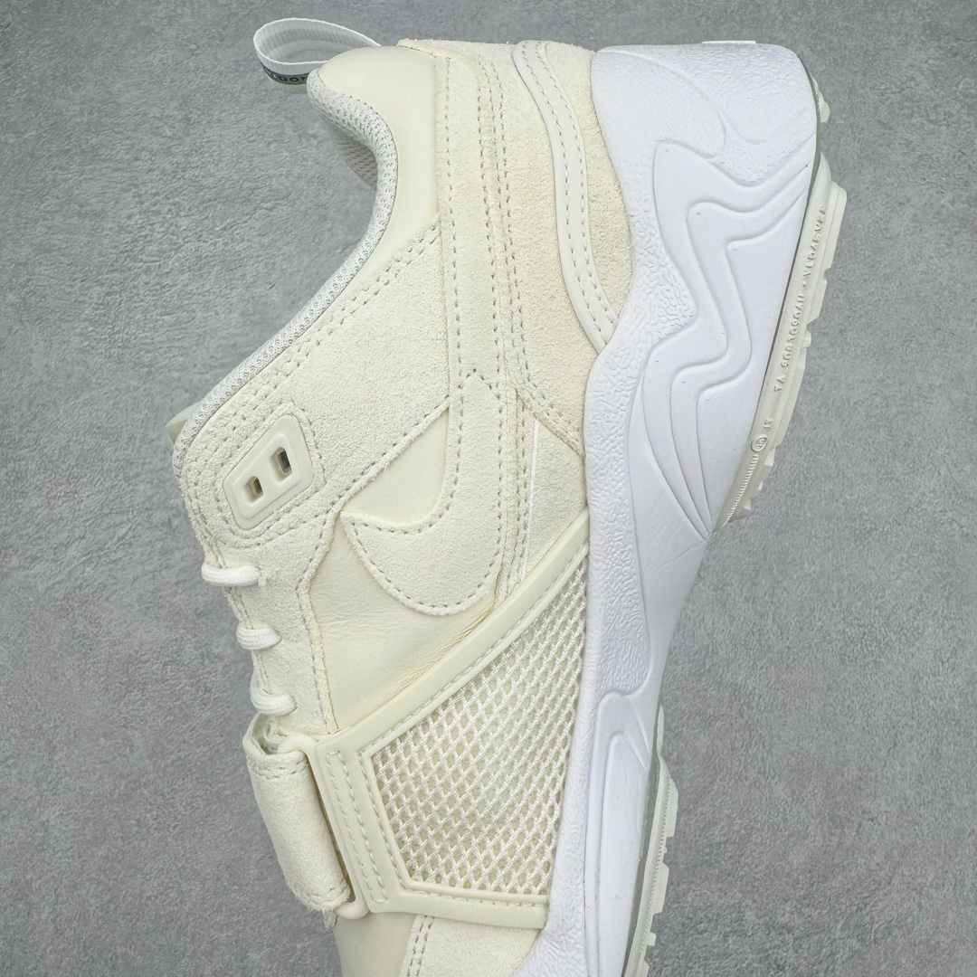 图片[7]-＃S2纯原 Travis Scott x NK Shark-A-Don \\\”Sail\\\” 舒适潮流防滑耐磨低帮生活休闲鞋 TS联名白色 HQ3061-100 Travis Scott 携手NK再度发布令人期待的 “ Shark-A-Don ” ，作为继话题满满的 “ Jumpman Jack ” 之后的又一潮流巅峰之作，这款鞋以全新的鞋型搭配 “ Sail ” 配色惊艳登场，不禁让人好奇它是否还能继续捕获粉丝们的狂热追捧与喜爱。鞋面采用了柔和的米白色调，融合高级皮革与细腻的绒面革材质，整体外观质感满满。设计上，它保留了绑带元素，提升了鞋子的稳固性。重点是这次取消了倒钩元素设计。为了提升透气性，鞋舌和鞋领部分采用了网眼布料。鞋后跟印有 Cactus Jack 的品牌标志和 Travis Scott 的招牌鬼脸 Logo，标签处还设计了 3M 反光细节。而 Swoosh 则巧妙地与 Travis Scott 的个人元素融合在一起。尺码：40 40.5 41 42 42.5 43 44 44.5 45 46 47.5 48.5-选品中心