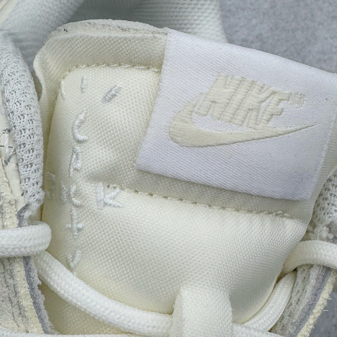 图片[13]-＃S2纯原 Travis Scott x NK Shark-A-Don \\\”Sail\\\” 舒适潮流防滑耐磨低帮生活休闲鞋 TS联名白色 HQ3061-100 Travis Scott 携手NK再度发布令人期待的 “ Shark-A-Don ” ，作为继话题满满的 “ Jumpman Jack ” 之后的又一潮流巅峰之作，这款鞋以全新的鞋型搭配 “ Sail ” 配色惊艳登场，不禁让人好奇它是否还能继续捕获粉丝们的狂热追捧与喜爱。鞋面采用了柔和的米白色调，融合高级皮革与细腻的绒面革材质，整体外观质感满满。设计上，它保留了绑带元素，提升了鞋子的稳固性。重点是这次取消了倒钩元素设计。为了提升透气性，鞋舌和鞋领部分采用了网眼布料。鞋后跟印有 Cactus Jack 的品牌标志和 Travis Scott 的招牌鬼脸 Logo，标签处还设计了 3M 反光细节。而 Swoosh 则巧妙地与 Travis Scott 的个人元素融合在一起。尺码：40 40.5 41 42 42.5 43 44 44.5 45 46 47.5 48.5-选品中心