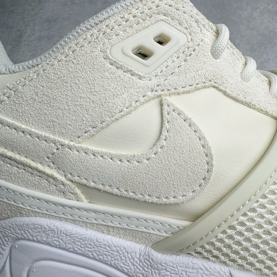 图片[17]-＃S2纯原 Travis Scott x NK Shark-A-Don \\\”Sail\\\” 舒适潮流防滑耐磨低帮生活休闲鞋 TS联名白色 HQ3061-100 Travis Scott 携手NK再度发布令人期待的 “ Shark-A-Don ” ，作为继话题满满的 “ Jumpman Jack ” 之后的又一潮流巅峰之作，这款鞋以全新的鞋型搭配 “ Sail ” 配色惊艳登场，不禁让人好奇它是否还能继续捕获粉丝们的狂热追捧与喜爱。鞋面采用了柔和的米白色调，融合高级皮革与细腻的绒面革材质，整体外观质感满满。设计上，它保留了绑带元素，提升了鞋子的稳固性。重点是这次取消了倒钩元素设计。为了提升透气性，鞋舌和鞋领部分采用了网眼布料。鞋后跟印有 Cactus Jack 的品牌标志和 Travis Scott 的招牌鬼脸 Logo，标签处还设计了 3M 反光细节。而 Swoosh 则巧妙地与 Travis Scott 的个人元素融合在一起。尺码：40 40.5 41 42 42.5 43 44 44.5 45 46 47.5 48.5-选品中心