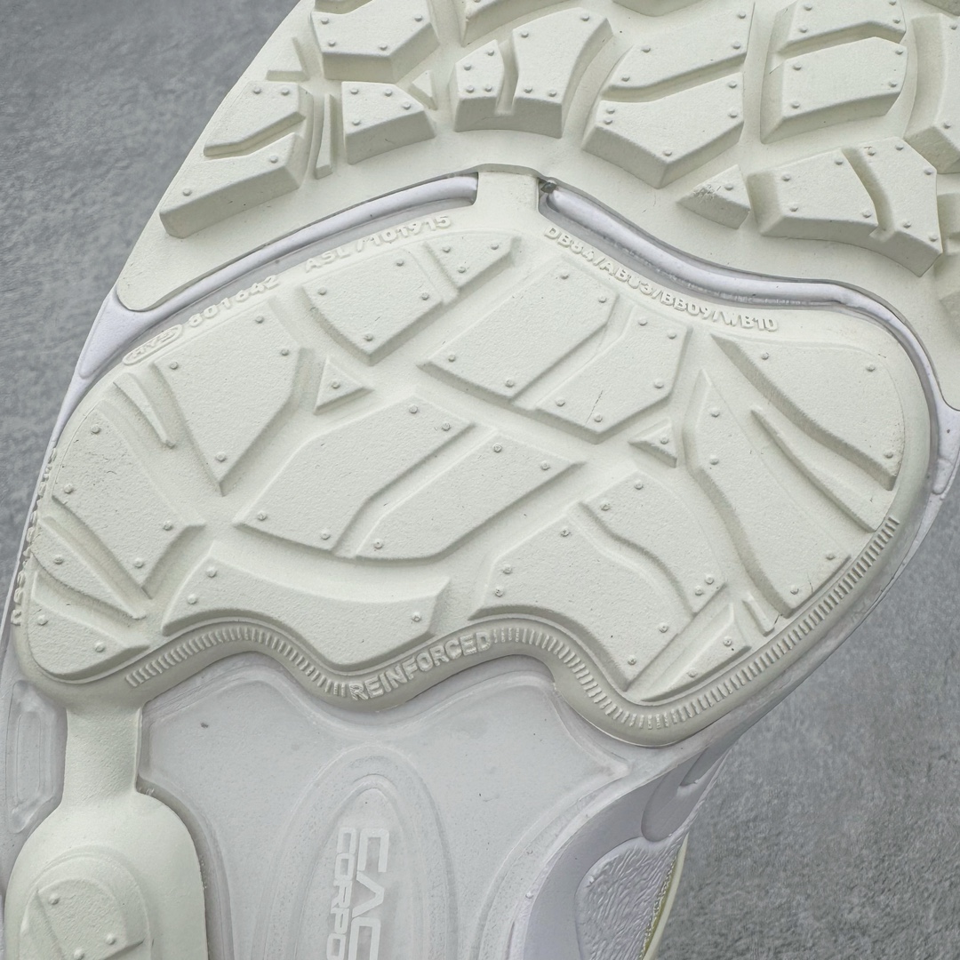 图片[23]-＃S2纯原 Travis Scott x NK Shark-A-Don \\\”Sail\\\” 舒适潮流防滑耐磨低帮生活休闲鞋 TS联名白色 HQ3061-100 Travis Scott 携手NK再度发布令人期待的 “ Shark-A-Don ” ，作为继话题满满的 “ Jumpman Jack ” 之后的又一潮流巅峰之作，这款鞋以全新的鞋型搭配 “ Sail ” 配色惊艳登场，不禁让人好奇它是否还能继续捕获粉丝们的狂热追捧与喜爱。鞋面采用了柔和的米白色调，融合高级皮革与细腻的绒面革材质，整体外观质感满满。设计上，它保留了绑带元素，提升了鞋子的稳固性。重点是这次取消了倒钩元素设计。为了提升透气性，鞋舌和鞋领部分采用了网眼布料。鞋后跟印有 Cactus Jack 的品牌标志和 Travis Scott 的招牌鬼脸 Logo，标签处还设计了 3M 反光细节。而 Swoosh 则巧妙地与 Travis Scott 的个人元素融合在一起。尺码：40 40.5 41 42 42.5 43 44 44.5 45 46 47.5 48.5-选品中心