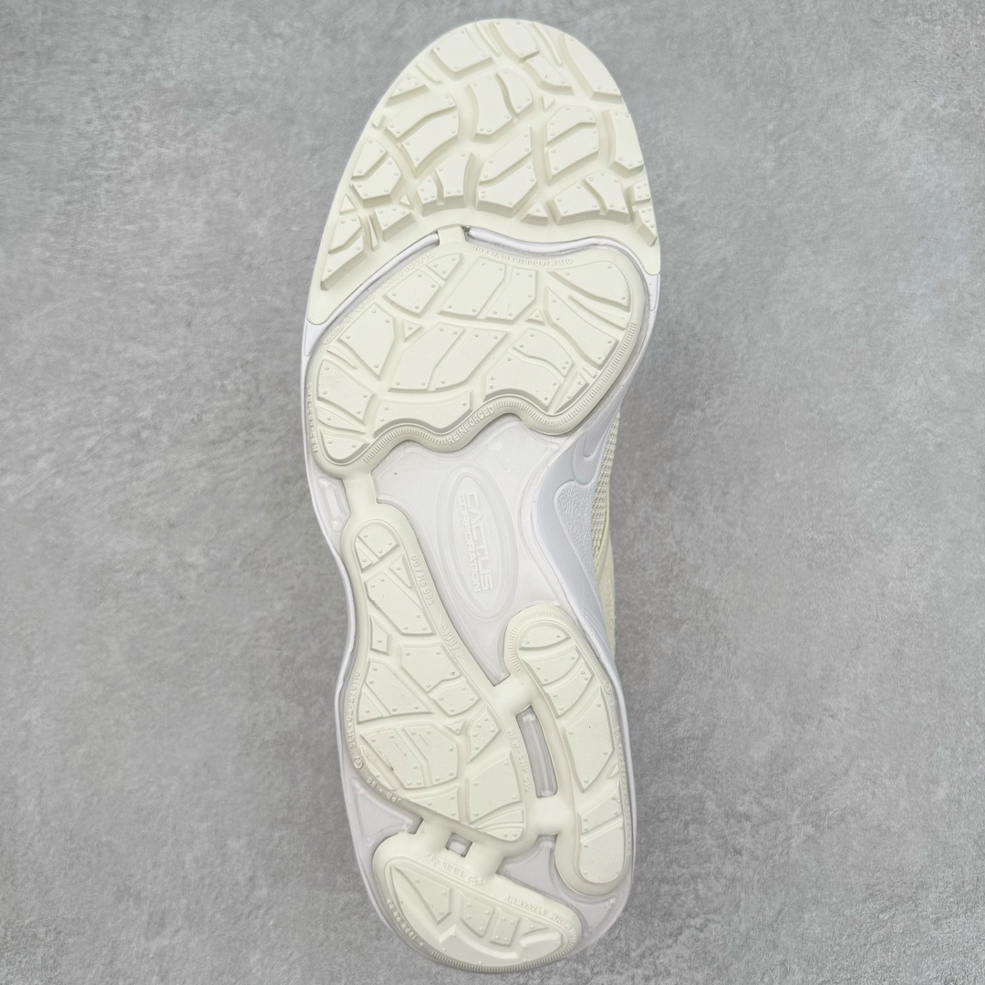 图片[9]-＃S2纯原 Travis Scott x NK Shark-A-Don \\\”Sail\\\” 舒适潮流防滑耐磨低帮生活休闲鞋 TS联名白色 HQ3061-100 Travis Scott 携手NK再度发布令人期待的 “ Shark-A-Don ” ，作为继话题满满的 “ Jumpman Jack ” 之后的又一潮流巅峰之作，这款鞋以全新的鞋型搭配 “ Sail ” 配色惊艳登场，不禁让人好奇它是否还能继续捕获粉丝们的狂热追捧与喜爱。鞋面采用了柔和的米白色调，融合高级皮革与细腻的绒面革材质，整体外观质感满满。设计上，它保留了绑带元素，提升了鞋子的稳固性。重点是这次取消了倒钩元素设计。为了提升透气性，鞋舌和鞋领部分采用了网眼布料。鞋后跟印有 Cactus Jack 的品牌标志和 Travis Scott 的招牌鬼脸 Logo，标签处还设计了 3M 反光细节。而 Swoosh 则巧妙地与 Travis Scott 的个人元素融合在一起。尺码：40 40.5 41 42 42.5 43 44 44.5 45 46 47.5 48.5-选品中心