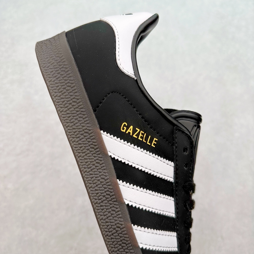 图片[6]-＃HP纯原 AD Original Gazelle Trainers 瞪羚室内鞋系列低帮复古百搭休闲运动德训风板鞋 IH2217 高端零售特供批次 原厂定制长毛翻毛皮组合环保纤维革鞋面材质 内置环保海玻璃鞋垫 外置RB橡胶大底 产品品控稳定性领先行业 原厂全套原楦原纸板冲刀磨具开发 原厂皮料加持 原厂港宝加持定型后跟R度完美 将复古进行到底 简约流畅 三十年不变经典 这款Gazelle运动鞋 无论面料、配色、质感或设计 都只在重现其1991年原款的经典 皮革鞋面 撞色三条纹和鞋跟标的设计 力求呈现90年代的经典复古风潮 Samba火热的同时 也带动了其它的复古鞋型 Gazelle便是其中一只 Gazelle Indoor拥有包边更宽的T字型鞋头 更好的保护运动员的前掌 浓浓的复古氛围感 非常适合现在流行的Cleanfit风格 尺码：35.5 36 36⅔ 37⅓ 38 38⅔ 39⅓ 40 40⅔ 41⅓ 42 42⅔ 43⅓ 44 44⅔ 45-选品中心