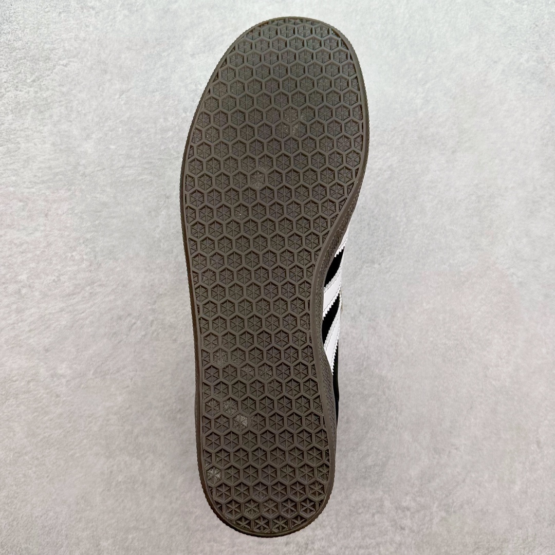 图片[9]-＃HP纯原 AD Original Gazelle Trainers 瞪羚室内鞋系列低帮复古百搭休闲运动德训风板鞋 IH2217 高端零售特供批次 原厂定制长毛翻毛皮组合环保纤维革鞋面材质 内置环保海玻璃鞋垫 外置RB橡胶大底 产品品控稳定性领先行业 原厂全套原楦原纸板冲刀磨具开发 原厂皮料加持 原厂港宝加持定型后跟R度完美 将复古进行到底 简约流畅 三十年不变经典 这款Gazelle运动鞋 无论面料、配色、质感或设计 都只在重现其1991年原款的经典 皮革鞋面 撞色三条纹和鞋跟标的设计 力求呈现90年代的经典复古风潮 Samba火热的同时 也带动了其它的复古鞋型 Gazelle便是其中一只 Gazelle Indoor拥有包边更宽的T字型鞋头 更好的保护运动员的前掌 浓浓的复古氛围感 非常适合现在流行的Cleanfit风格 尺码：35.5 36 36⅔ 37⅓ 38 38⅔ 39⅓ 40 40⅔ 41⅓ 42 42⅔ 43⅓ 44 44⅔ 45-选品中心