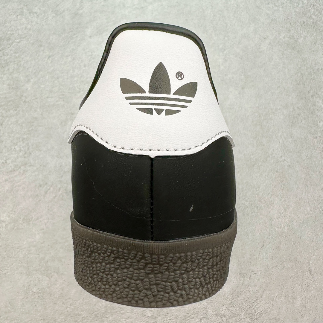 图片[8]-＃HP纯原 AD Original Gazelle Trainers 瞪羚室内鞋系列低帮复古百搭休闲运动德训风板鞋 IH2217 高端零售特供批次 原厂定制长毛翻毛皮组合环保纤维革鞋面材质 内置环保海玻璃鞋垫 外置RB橡胶大底 产品品控稳定性领先行业 原厂全套原楦原纸板冲刀磨具开发 原厂皮料加持 原厂港宝加持定型后跟R度完美 将复古进行到底 简约流畅 三十年不变经典 这款Gazelle运动鞋 无论面料、配色、质感或设计 都只在重现其1991年原款的经典 皮革鞋面 撞色三条纹和鞋跟标的设计 力求呈现90年代的经典复古风潮 Samba火热的同时 也带动了其它的复古鞋型 Gazelle便是其中一只 Gazelle Indoor拥有包边更宽的T字型鞋头 更好的保护运动员的前掌 浓浓的复古氛围感 非常适合现在流行的Cleanfit风格 尺码：35.5 36 36⅔ 37⅓ 38 38⅔ 39⅓ 40 40⅔ 41⅓ 42 42⅔ 43⅓ 44 44⅔ 45-选品中心