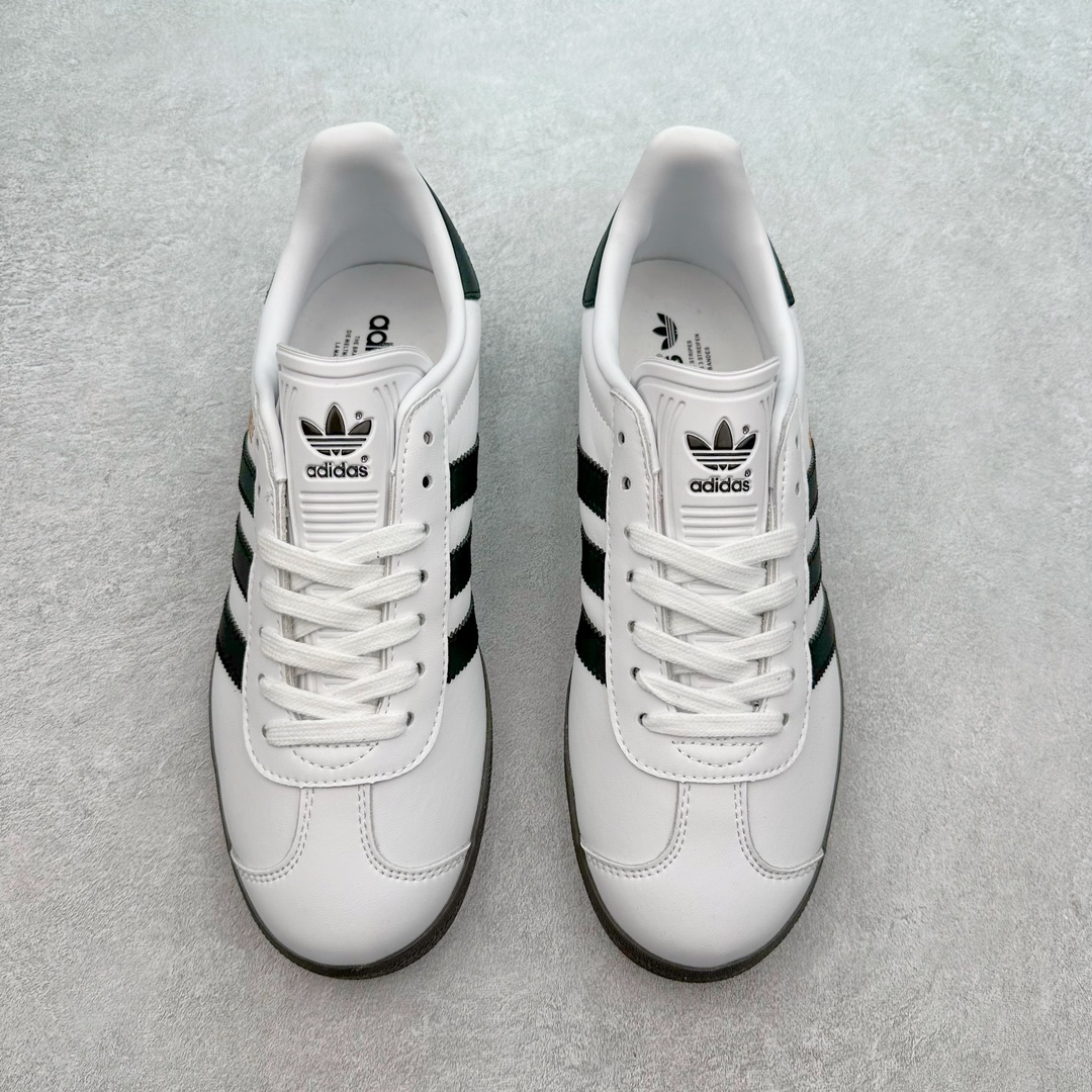 图片[2]-＃HP纯原 AD Original Gazelle Trainers 瞪羚室内鞋系列低帮复古百搭休闲运动德训风板鞋 IH2218 高端零售特供批次 原厂定制长毛翻毛皮组合环保纤维革鞋面材质 内置环保海玻璃鞋垫 外置RB橡胶大底 产品品控稳定性领先行业 原厂全套原楦原纸板冲刀磨具开发 原厂皮料加持 原厂港宝加持定型后跟R度完美 将复古进行到底 简约流畅 三十年不变经典 这款Gazelle运动鞋 无论面料、配色、质感或设计 都只在重现其1991年原款的经典 皮革鞋面 撞色三条纹和鞋跟标的设计 力求呈现90年代的经典复古风潮 Samba火热的同时 也带动了其它的复古鞋型 Gazelle便是其中一只 Gazelle Indoor拥有包边更宽的T字型鞋头 更好的保护运动员的前掌 浓浓的复古氛围感 非常适合现在流行的Cleanfit风格 尺码：35.5 36 36⅔ 37⅓ 38 38⅔ 39⅓ 40 40⅔ 41⅓ 42 42⅔ 43⅓ 44 44⅔ 45-选品中心