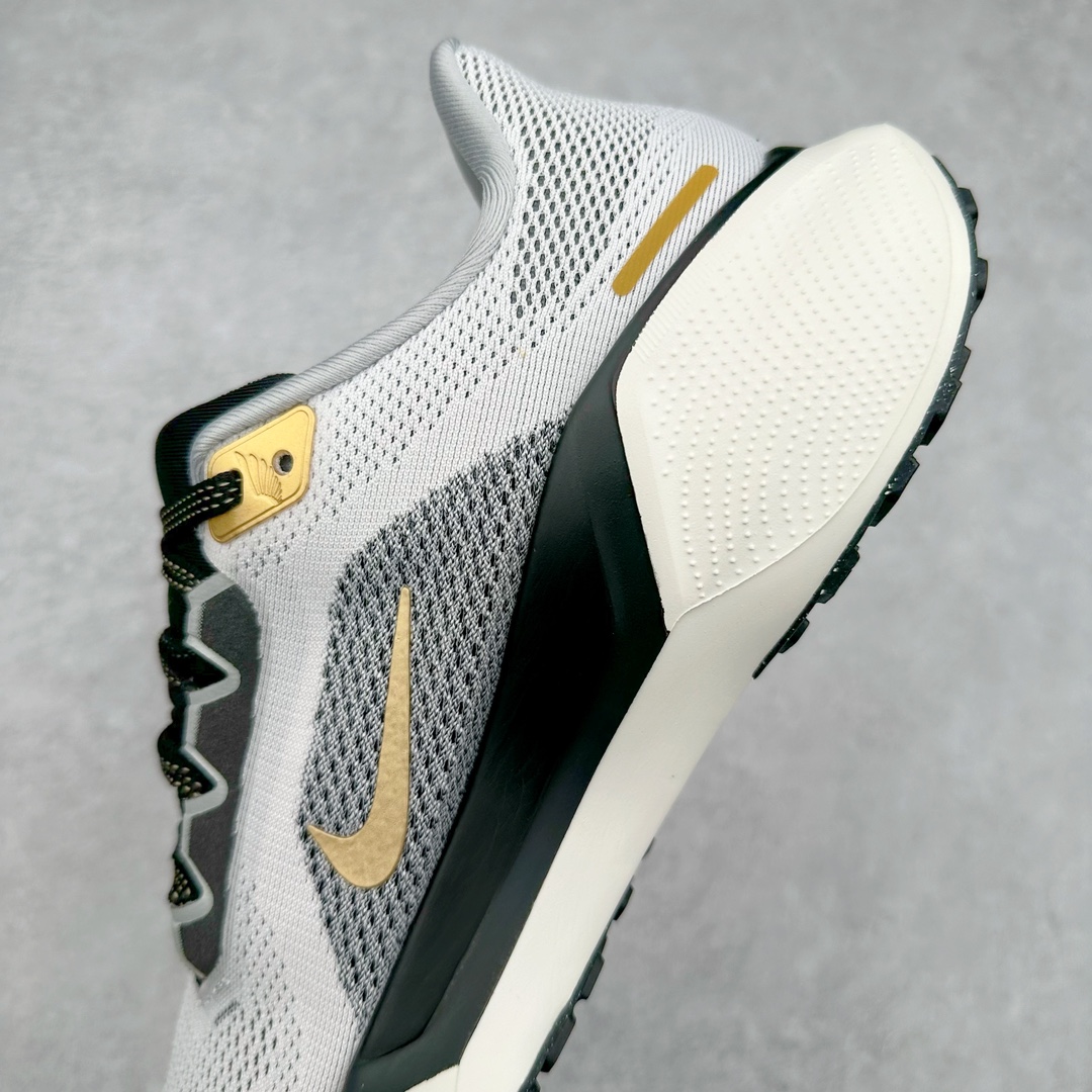 图片[7]-NK Zoom Pegasus 飞马41代马拉松系列网面透气缓震疾速跑鞋 拥有 Zoom Air 一如既往的稳定感和流畅感 鞋面采用工程网眼设计 为特定高热区域营造出色透气性 进一步增加鞋面的穿孔数量 让足部能够快速散热 中足搭配 Flywire 飞线 在高速运动时营造舒适稳定的贴合感 内置Zoon气垫加持 动力十足 货号：HQ3220-100 尺码：36 36.5 37.5 38 38.5 39 40 40.5 41 42 42.5 43 44 44.5 45-选品中心