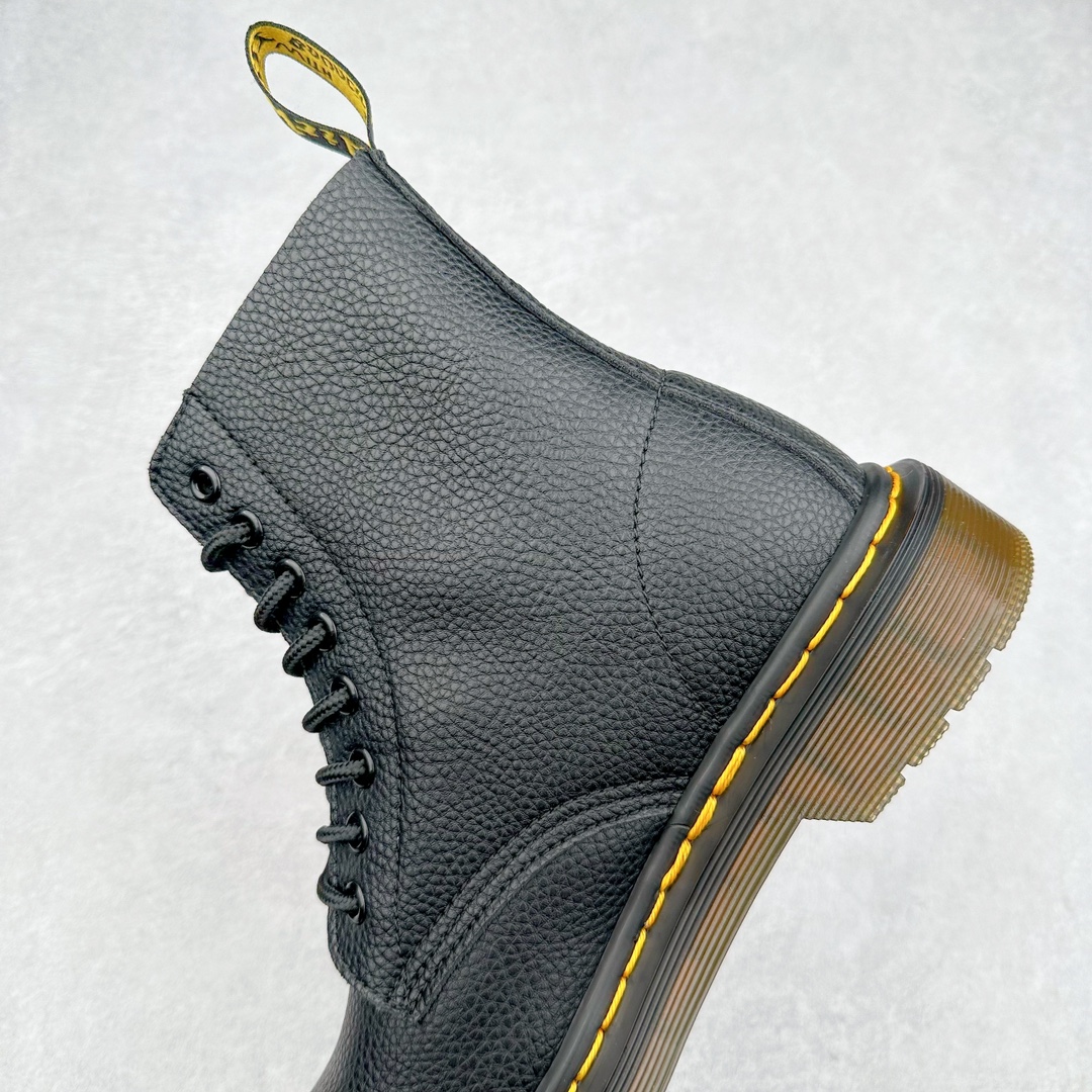 图片[7]-＃福利特价 Dr.Martens 马汀博士经典牛皮革舒适百撘马丁靴 马汀博士作为一个具有独特魅力的品牌 吸引了一群各具特色、而又崇尚本真精神的人 他们主张表达自我 他们每一个人都是世问独特的存在 从风格来看 马汀博士极简的鞋型轮廓 使鞋靴能轻松融入穿着者的造型 从而形成独具特色的风格 从实用性来看 耐穿舒适的体验感 为马汀博士成为街头潮流奠定了基础 从情感方面来看 这些具有辨识度的鞋子还是独特态度和权力赋予的象征 尺码：35 36 37 38 39 40 41 42 43 44-选品中心