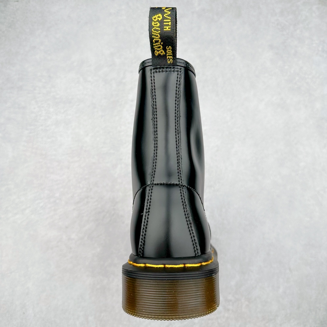 图片[8]-＃福利特价 Dr.Martens 马汀博士经典牛皮革舒适百撘马丁靴 马汀博士作为一个具有独特魅力的品牌 吸引了一群各具特色、而又崇尚本真精神的人 他们主张表达自我 他们每一个人都是世问独特的存在 从风格来看 马汀博士极简的鞋型轮廓 使鞋靴能轻松融入穿着者的造型 从而形成独具特色的风格 从实用性来看 耐穿舒适的体验感 为马汀博士成为街头潮流奠定了基础 从情感方面来看 这些具有辨识度的鞋子还是独特态度和权力赋予的象征 尺码：35 36 37 38 39 40 41 42 43 44-选品中心