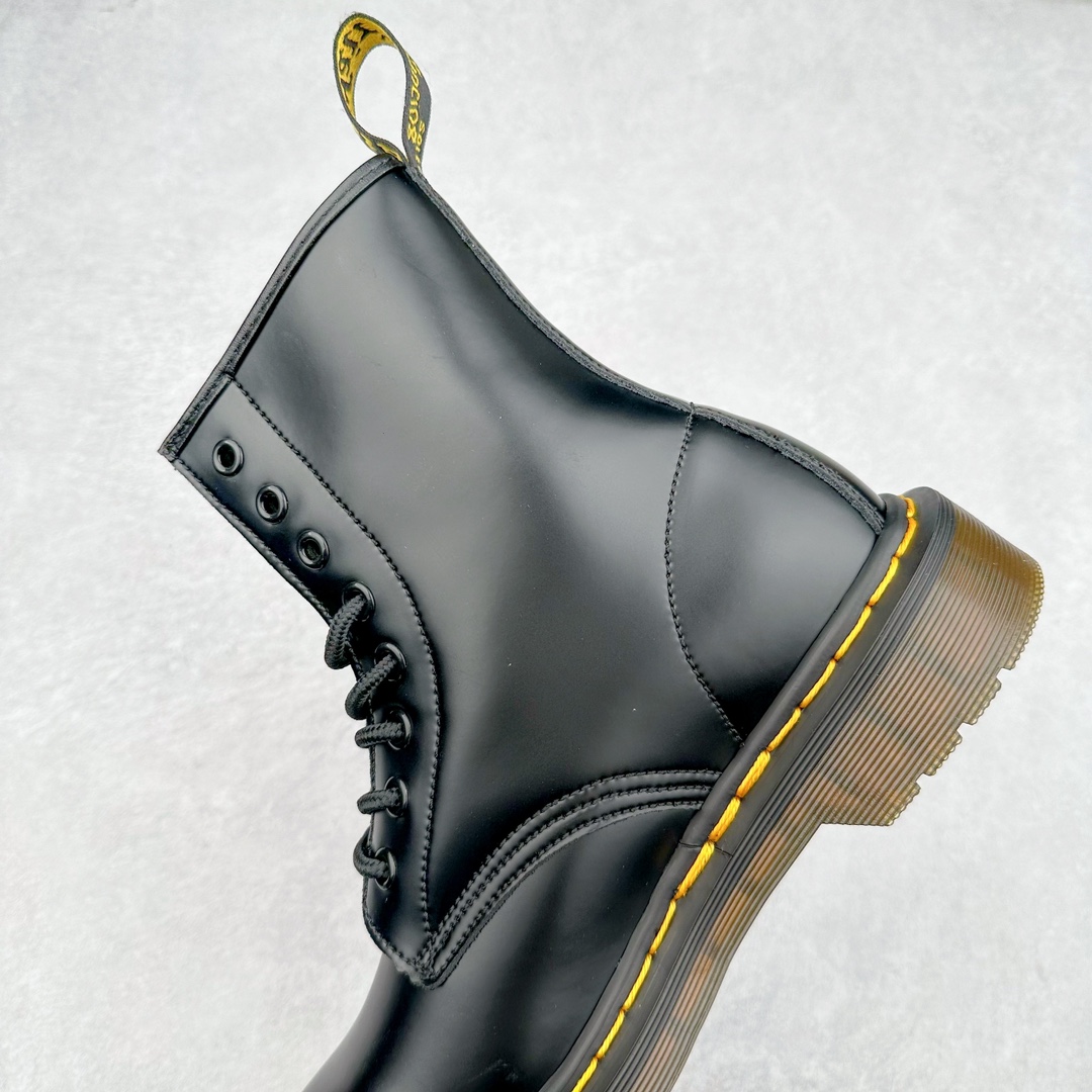 图片[7]-＃福利特价 Dr.Martens 马汀博士经典牛皮革舒适百撘马丁靴 马汀博士作为一个具有独特魅力的品牌 吸引了一群各具特色、而又崇尚本真精神的人 他们主张表达自我 他们每一个人都是世问独特的存在 从风格来看 马汀博士极简的鞋型轮廓 使鞋靴能轻松融入穿着者的造型 从而形成独具特色的风格 从实用性来看 耐穿舒适的体验感 为马汀博士成为街头潮流奠定了基础 从情感方面来看 这些具有辨识度的鞋子还是独特态度和权力赋予的象征 尺码：35 36 37 38 39 40 41 42 43 44-选品中心