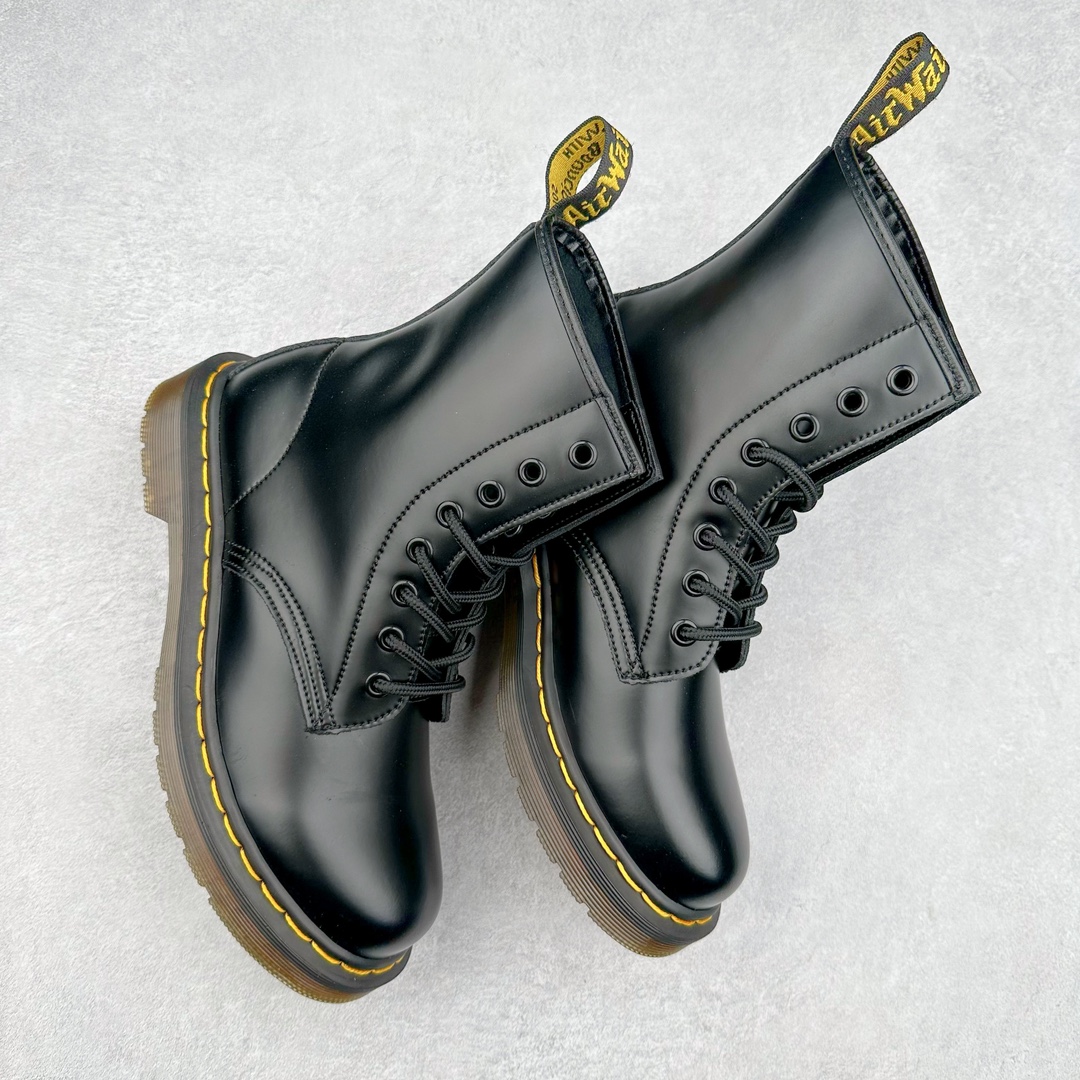图片[3]-＃福利特价 Dr.Martens 马汀博士经典牛皮革舒适百撘马丁靴 马汀博士作为一个具有独特魅力的品牌 吸引了一群各具特色、而又崇尚本真精神的人 他们主张表达自我 他们每一个人都是世问独特的存在 从风格来看 马汀博士极简的鞋型轮廓 使鞋靴能轻松融入穿着者的造型 从而形成独具特色的风格 从实用性来看 耐穿舒适的体验感 为马汀博士成为街头潮流奠定了基础 从情感方面来看 这些具有辨识度的鞋子还是独特态度和权力赋予的象征 尺码：35 36 37 38 39 40 41 42 43 44-选品中心