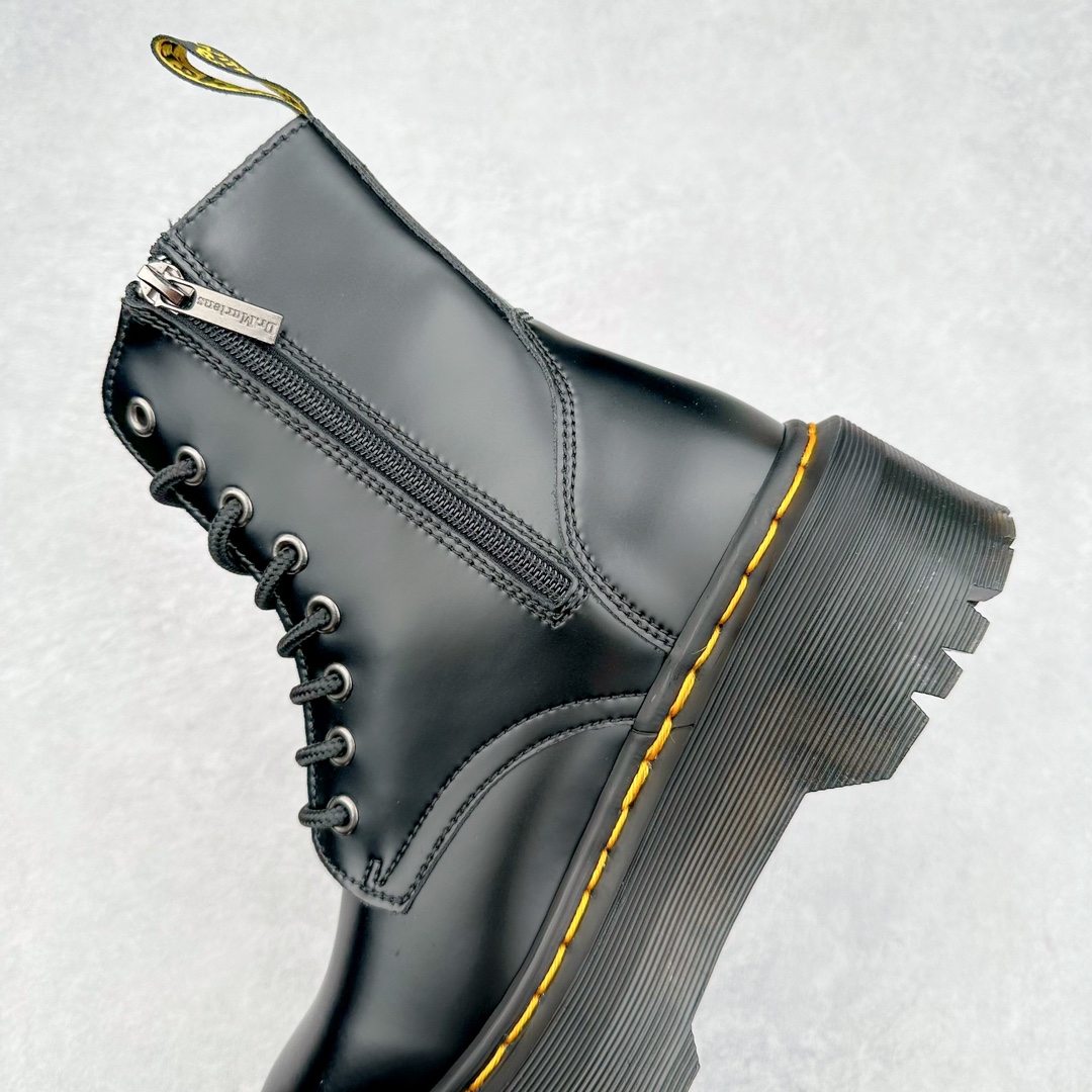 图片[7]-＃福利特价 Dr.Martens 马汀博士经典牛皮革舒适百撘马丁靴 马汀博士作为一个具有独特魅力的品牌 吸引了一群各具特色、而又崇尚本真精神的人 他们主张表达自我 他们每一个人都是世问独特的存在 从风格来看 马汀博士极简的鞋型轮廓 使鞋靴能轻松融入穿着者的造型 从而形成独具特色的风格 从实用性来看 耐穿舒适的体验感 为马汀博士成为街头潮流奠定了基础 从情感方面来看 这些具有辨识度的鞋子还是独特态度和权力赋予的象征 尺码：35 36 37 38 39 40 41 42 43 44-选品中心