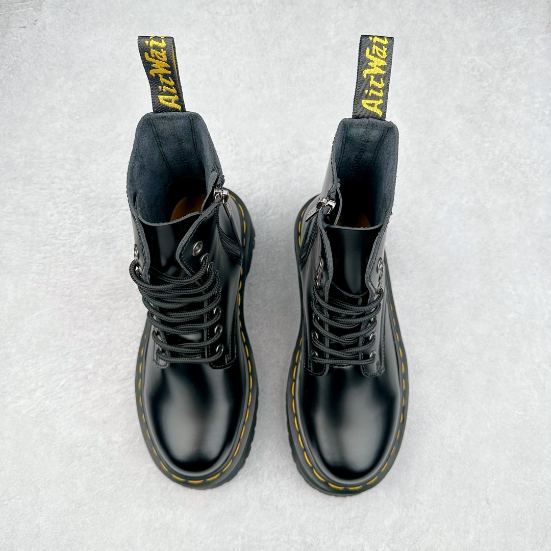 图片[2]-＃福利特价 Dr.Martens 马汀博士经典牛皮革舒适百撘马丁靴 马汀博士作为一个具有独特魅力的品牌 吸引了一群各具特色、而又崇尚本真精神的人 他们主张表达自我 他们每一个人都是世问独特的存在 从风格来看 马汀博士极简的鞋型轮廓 使鞋靴能轻松融入穿着者的造型 从而形成独具特色的风格 从实用性来看 耐穿舒适的体验感 为马汀博士成为街头潮流奠定了基础 从情感方面来看 这些具有辨识度的鞋子还是独特态度和权力赋予的象征 尺码：35 36 37 38 39 40 41 42 43 44-选品中心