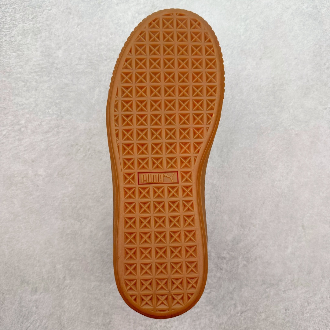 图片[9]-PUMA Suede Platform 彪马三明治厚底金标男女款复古休闲鞋增高运动鞋松糕跟板鞋 整双鞋款以经典的PUMA Suede鞋面为基底 采用高级麂皮材质打造 质感满载 鞋侧的金色烫印PUMA Logo引人瞩目 时尚有型 特色之一的加厚橡胶鞋底 让你默默长高3公分 以品牌经典的 Suede 为设计原型 耀眼奢华个性十足 超多明星、博主都在穿 尺码：36 36.5 37 37.5 38 38.5 39 40 40.5 41 42 42.5 43 44 45-选品中心