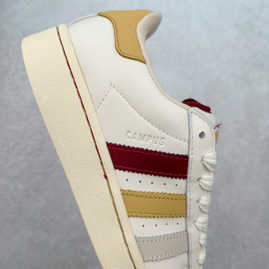 图片[6]-＃C版纯原 AD Originals Campus 00s 学院系列面包风经典复古低帮百搭休闲运动板鞋 IH3278 原鞋开发 正确版型 市面唯一全鞋采用原厂头层SD皮料 正确宽版鞋盒 清洁度完美 诠释最高工艺 这次 Originals 选择了以经典复古鞋型 Campus 为蓝本打造全新面包鞋 这款鞋型联名不断 冠希当年对它更是钟爱有加 论牌面丝毫不输贝壳头、Forum 等大热鞋型 这次 Campus 一改 80 年代的瘦长造型 鞋舌、鞋身、鞋底甚至细节都变大了 营造出千禧年前后流行的面包鞋宽大廓形 因此鞋名改为 Campus 00s 鞋身采用绒面皮料搭配白色常规皮革 质感上还是延续了经典 Campus 的设计 鞋舌填充更加饱满 让鞋款整体看起来更加圆润 搭配上这款浅蓝配色「蓝胖子」造型真的很可爱 鞋舌还加入了与以往 Campus 不同的全新三叶草 Logo 令造型更具千禧气息 鞋带也采用了加宽的设计 如果你不喜欢 这次还附送了传统鞋带可以替换 鞋底采用了米黄做旧设计 凸显鞋款的复古年代感 除了清新可人的浅蓝配色 还有一款酷灰配色 造型更加硬朗复古 而且相比浅蓝配色更加耐脏 尺码：36 36⅔ 37⅓ 38 38⅔ 39⅓ 40 40⅔ 41⅓ 42 42⅔ 43⅓ 44 44 ⅓ 45-选品中心