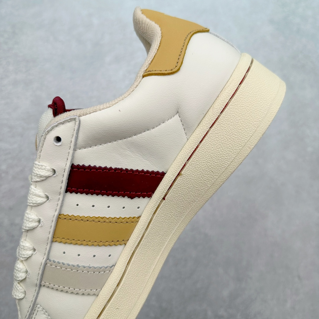 图片[7]-＃C版纯原 AD Originals Campus 00s 学院系列面包风经典复古低帮百搭休闲运动板鞋 IH3278 原鞋开发 正确版型 市面唯一全鞋采用原厂头层SD皮料 正确宽版鞋盒 清洁度完美 诠释最高工艺 这次 Originals 选择了以经典复古鞋型 Campus 为蓝本打造全新面包鞋 这款鞋型联名不断 冠希当年对它更是钟爱有加 论牌面丝毫不输贝壳头、Forum 等大热鞋型 这次 Campus 一改 80 年代的瘦长造型 鞋舌、鞋身、鞋底甚至细节都变大了 营造出千禧年前后流行的面包鞋宽大廓形 因此鞋名改为 Campus 00s 鞋身采用绒面皮料搭配白色常规皮革 质感上还是延续了经典 Campus 的设计 鞋舌填充更加饱满 让鞋款整体看起来更加圆润 搭配上这款浅蓝配色「蓝胖子」造型真的很可爱 鞋舌还加入了与以往 Campus 不同的全新三叶草 Logo 令造型更具千禧气息 鞋带也采用了加宽的设计 如果你不喜欢 这次还附送了传统鞋带可以替换 鞋底采用了米黄做旧设计 凸显鞋款的复古年代感 除了清新可人的浅蓝配色 还有一款酷灰配色 造型更加硬朗复古 而且相比浅蓝配色更加耐脏 尺码：36 36⅔ 37⅓ 38 38⅔ 39⅓ 40 40⅔ 41⅓ 42 42⅔ 43⅓ 44 44 ⅓ 45-选品中心