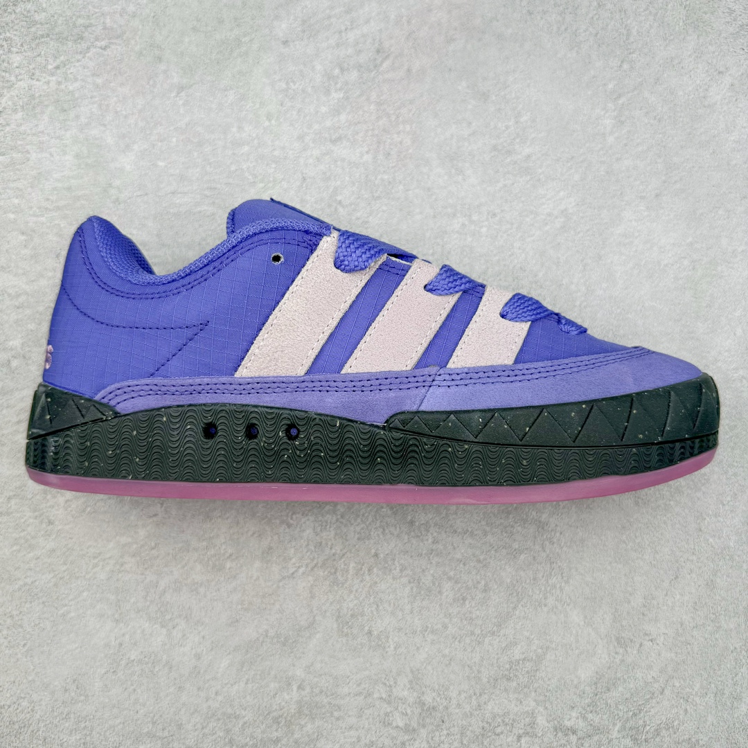 ＃C版纯原 AD Originals Campus 00s 学院系列面包风经典复古低帮百搭休闲运动板鞋 IH3266 原鞋开发 正确版型 市面唯一全鞋采用原厂头层SD皮料 正确宽版鞋盒 清洁度完美 诠释最高工艺 这次 Originals 选择了以经典复古鞋型 Campus 为蓝本打造全新面包鞋 这款鞋型联名不断 冠希当年对它更是钟爱有加 论牌面丝毫不输贝壳头、Forum 等大热鞋型 这次 Campus 一改 80 年代的瘦长造型 鞋舌、鞋身、鞋底甚至细节都变大了 营造出千禧年前后流行的面包鞋宽大廓形 因此鞋名改为 Campus 00s 鞋身采用绒面皮料搭配白色常规皮革 质感上还是延续了经典 Campus 的设计 鞋舌填充更加饱满 让鞋款整体看起来更加圆润 搭配上这款浅蓝配色「蓝胖子」造型真的很可爱 鞋舌还加入了与以往 Campus 不同的全新三叶草 Logo 令造型更具千禧气息 鞋带也采用了加宽的设计 如果你不喜欢 这次还附送了传统鞋带可以替换 鞋底采用了米黄做旧设计 凸显鞋款的复古年代感 除了清新可人的浅蓝配色 还有一款酷灰配色 造型更加硬朗复古 而且相比浅蓝配色更加耐脏 尺码：36 36⅔ 37⅓ 38 38⅔ 39⅓ 40 40⅔ 41⅓ 42 42⅔ 43⅓ 44 44 ⅓ 45-选品中心