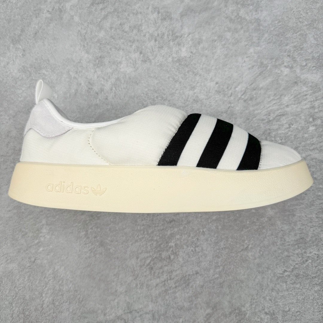 图片[3]-＃TS纯原 AD Originals Puffylette 一脚蹬袜套防水保暖面包鞋运动鞋 鞋面采用带有柔软内衬的编织材质制成 搭配鞋头显眼的 Three Stripes 图样 鞋跟与鞋垫亦有 Trefoil Logo 往下延伸则是搭载带有品牌标志的中底和橡胶外底 Originals Puffylette 首发配色为黑白主题配色 全新套穿式鞋款 Puffylette 释出 有柔软内衬的编织材质制成 搭配鞋头显眼的 Three Stripes 图样 尺码：36 36.5 37 38 38.5 39 40 40.5 41 42 42.5 43 44 44.5 45-选品中心