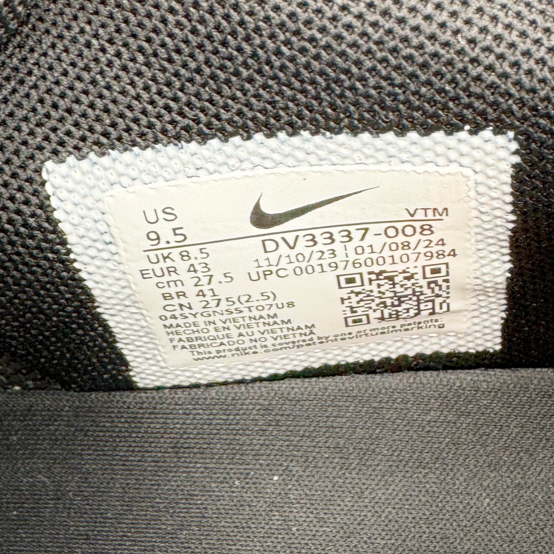 图片[12]-＃Lw纯原 NK Air Max Dn 网布舒适时尚耐磨透气低帮生活气垫休闲鞋 黑紫 货号：DV3337-008 鞋面将延续 Air Max 家族的流线型设计 采用纺织布料打造 鞋底则搭载了全新的DynamicAir技术 由双气室和四根管状Nike Air气囊结构组成 鞋身整体以黑色为主色调 搭配橄榄绿色细节点缀 最大的亮点是侧面带有醒目的\\\”Supreme\\\”字样 彰显特殊的联名身份 尺码：36 36.5 37.5 38 38.5 39 40 40.5 41 42 42.5 43 44 44.5 45-选品中心