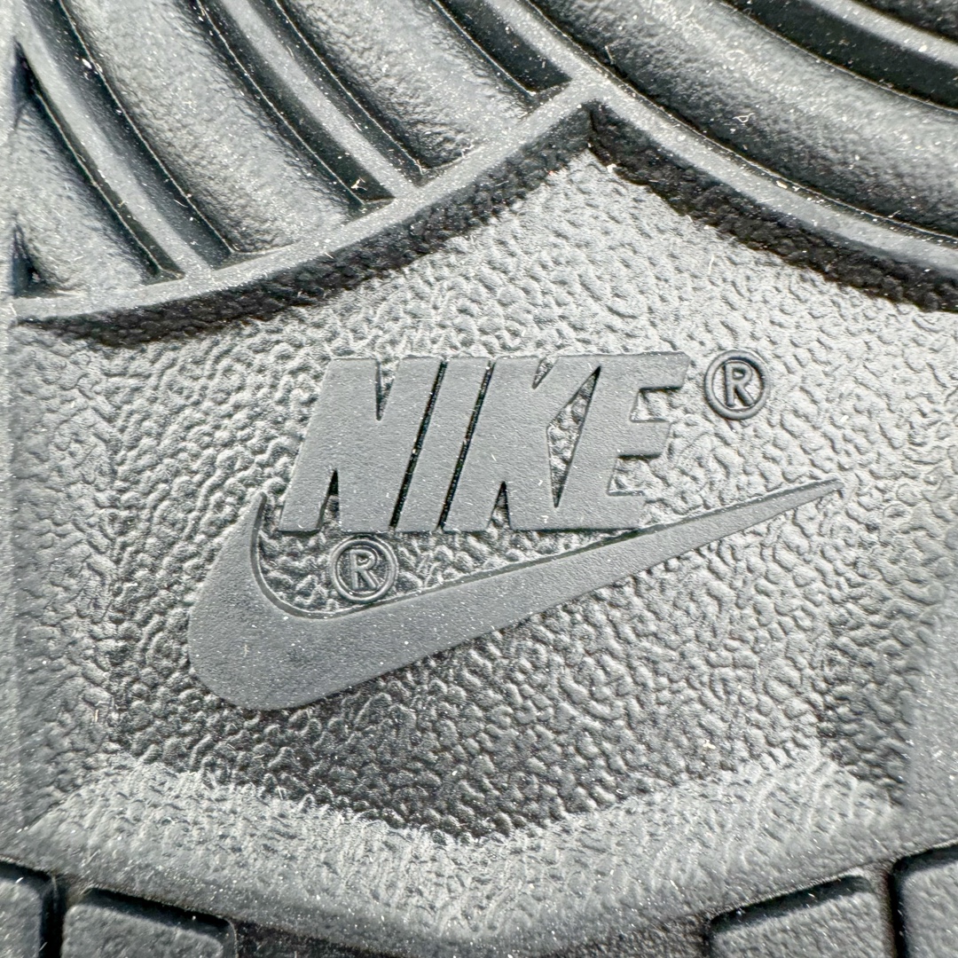 图片[17]-＃VT特价福利 NK Dunk Low Retro 黑白熊猫 DD1391-100/DD1503-101 全码福利开炸 长期补货价格一步到位 实力大厂出品 新配色陆续开发 利润个位数只为口碑 全套原纸板楦头开发 确保原汁原味 完美呈现DUNK版型 一比一鞋头弧度高度鞋身弧度 此版本只针对中端市场 皮料材质有所更替 其他数据细节工艺流程均保持一致 绝不口嗨 细节品控鞋型随意对比 独家私模官方第六代原厂航空铝磨具打磨大底 鞋头坡度极致还原 无解鞋型 原盒原配 圈内天花板工艺 原厂玻璃冲刀 超高清洁度 全鞋零毛边皮料切割 原厂中底布点胶 中底布拉帮走线遵循公司 尺码：35.5 36 36.5 37.5 38 38.5 39 40 40.5 41 42 42.5 43 44 44.5 45 46 47.5-选品中心