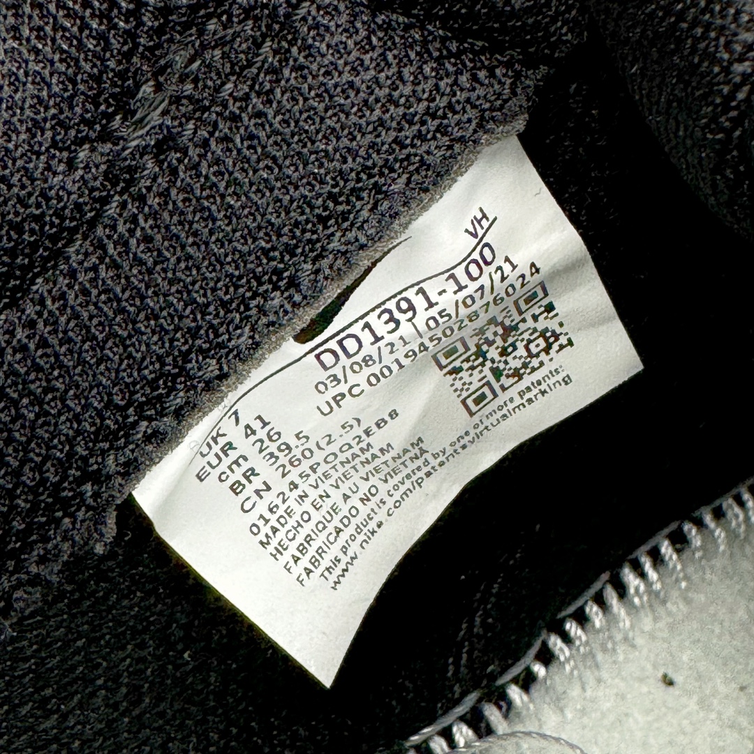 图片[11]-＃VT特价福利 NK Dunk Low Retro 黑白熊猫 DD1391-100/DD1503-101 全码福利开炸 长期补货价格一步到位 实力大厂出品 新配色陆续开发 利润个位数只为口碑 全套原纸板楦头开发 确保原汁原味 完美呈现DUNK版型 一比一鞋头弧度高度鞋身弧度 此版本只针对中端市场 皮料材质有所更替 其他数据细节工艺流程均保持一致 绝不口嗨 细节品控鞋型随意对比 独家私模官方第六代原厂航空铝磨具打磨大底 鞋头坡度极致还原 无解鞋型 原盒原配 圈内天花板工艺 原厂玻璃冲刀 超高清洁度 全鞋零毛边皮料切割 原厂中底布点胶 中底布拉帮走线遵循公司 尺码：35.5 36 36.5 37.5 38 38.5 39 40 40.5 41 42 42.5 43 44 44.5 45 46 47.5-选品中心