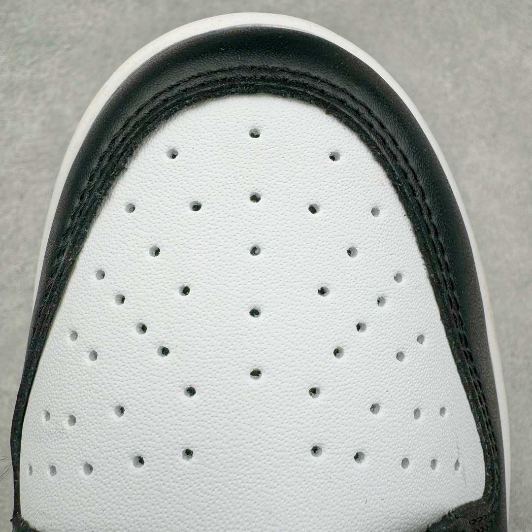 图片[14]-＃VT特价福利 NK Dunk Low Retro 黑白熊猫 DD1391-100/DD1503-101 全码福利开炸 长期补货价格一步到位 实力大厂出品 新配色陆续开发 利润个位数只为口碑 全套原纸板楦头开发 确保原汁原味 完美呈现DUNK版型 一比一鞋头弧度高度鞋身弧度 此版本只针对中端市场 皮料材质有所更替 其他数据细节工艺流程均保持一致 绝不口嗨 细节品控鞋型随意对比 独家私模官方第六代原厂航空铝磨具打磨大底 鞋头坡度极致还原 无解鞋型 原盒原配 圈内天花板工艺 原厂玻璃冲刀 超高清洁度 全鞋零毛边皮料切割 原厂中底布点胶 中底布拉帮走线遵循公司 尺码：35.5 36 36.5 37.5 38 38.5 39 40 40.5 41 42 42.5 43 44 44.5 45 46 47.5-选品中心