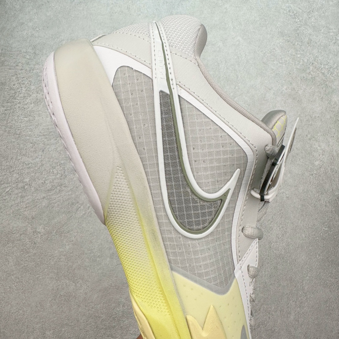 图片[6]-NK Air Zoom G.T. Cut Academy EP GT男/女篮球鞋 HF0231-002 NK首度推出G.T. Cut 系列的平价款式G.T. Cut Academy，外型维持一贯的流线型设计。不同价格的款式，让不同需求的球友也能入手适合自己的球鞋。足底出色抓地设计，助你瞬息急停，随意变速，轻松摆脱对手，驰骋赛场。匠心底纹从后跟延伸至鞋头，铸就急起急停的强劲抓地表现，助力实现侧向突破和快速移步。鞋款采用出众回弹设计，为切入、转向和移步篮筐提供出色的能量回馈。回弹性能带来弹力充沛的迈步体验，让你爆发疾速。前足搭载 Zoom Air 缓震配置，助你在赛事升温之际迅猛出击。足底缓震配置带来舒适比赛体验。中底搭载厚实泡绵，营造非凡舒适的支撑感受。该鞋款可轻松驾驭坚硬地面，助力鏖战。尺码：36 36.5 37.5 38 38.5 39 40 40.5 41 42 42.5 43 44 44.5 45 46-选品中心