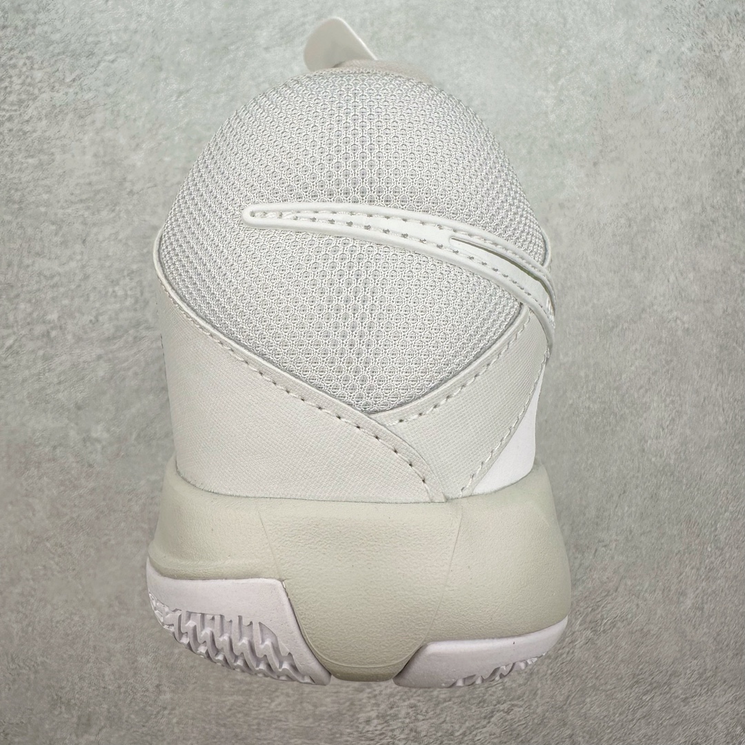 图片[8]-NK Air Zoom G.T. Cut Academy EP GT男/女篮球鞋 HF0231-002 NK首度推出G.T. Cut 系列的平价款式G.T. Cut Academy，外型维持一贯的流线型设计。不同价格的款式，让不同需求的球友也能入手适合自己的球鞋。足底出色抓地设计，助你瞬息急停，随意变速，轻松摆脱对手，驰骋赛场。匠心底纹从后跟延伸至鞋头，铸就急起急停的强劲抓地表现，助力实现侧向突破和快速移步。鞋款采用出众回弹设计，为切入、转向和移步篮筐提供出色的能量回馈。回弹性能带来弹力充沛的迈步体验，让你爆发疾速。前足搭载 Zoom Air 缓震配置，助你在赛事升温之际迅猛出击。足底缓震配置带来舒适比赛体验。中底搭载厚实泡绵，营造非凡舒适的支撑感受。该鞋款可轻松驾驭坚硬地面，助力鏖战。尺码：36 36.5 37.5 38 38.5 39 40 40.5 41 42 42.5 43 44 44.5 45 46-选品中心