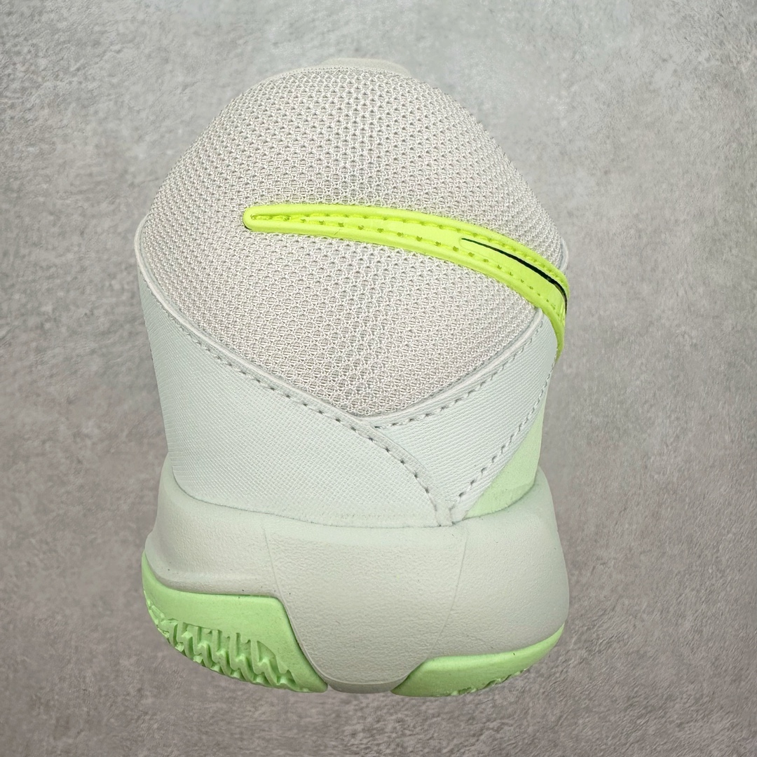 图片[8]-NK Air Zoom G.T. Cut Academy EP GT男/女篮球鞋 HF0231-300 NK首度推出G.T. Cut 系列的平价款式G.T. Cut Academy，外型维持一贯的流线型设计。不同价格的款式，让不同需求的球友也能入手适合自己的球鞋。足底出色抓地设计，助你瞬息急停，随意变速，轻松摆脱对手，驰骋赛场。匠心底纹从后跟延伸至鞋头，铸就急起急停的强劲抓地表现，助力实现侧向突破和快速移步。鞋款采用出众回弹设计，为切入、转向和移步篮筐提供出色的能量回馈。回弹性能带来弹力充沛的迈步体验，让你爆发疾速。前足搭载 Zoom Air 缓震配置，助你在赛事升温之际迅猛出击。足底缓震配置带来舒适比赛体验。中底搭载厚实泡绵，营造非凡舒适的支撑感受。该鞋款可轻松驾驭坚硬地面，助力鏖战。尺码：36 36.5 37.5 38 38.5 39 40 40.5 41 42 42.5 43 44 44.5 45 46-选品中心