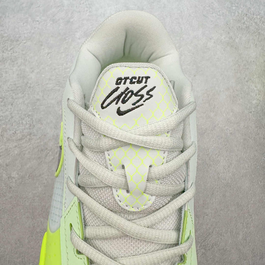 图片[5]-NK Air Zoom G.T. Cut Academy EP GT男/女篮球鞋 HF0231-300 NK首度推出G.T. Cut 系列的平价款式G.T. Cut Academy，外型维持一贯的流线型设计。不同价格的款式，让不同需求的球友也能入手适合自己的球鞋。足底出色抓地设计，助你瞬息急停，随意变速，轻松摆脱对手，驰骋赛场。匠心底纹从后跟延伸至鞋头，铸就急起急停的强劲抓地表现，助力实现侧向突破和快速移步。鞋款采用出众回弹设计，为切入、转向和移步篮筐提供出色的能量回馈。回弹性能带来弹力充沛的迈步体验，让你爆发疾速。前足搭载 Zoom Air 缓震配置，助你在赛事升温之际迅猛出击。足底缓震配置带来舒适比赛体验。中底搭载厚实泡绵，营造非凡舒适的支撑感受。该鞋款可轻松驾驭坚硬地面，助力鏖战。尺码：36 36.5 37.5 38 38.5 39 40 40.5 41 42 42.5 43 44 44.5 45 46-选品中心