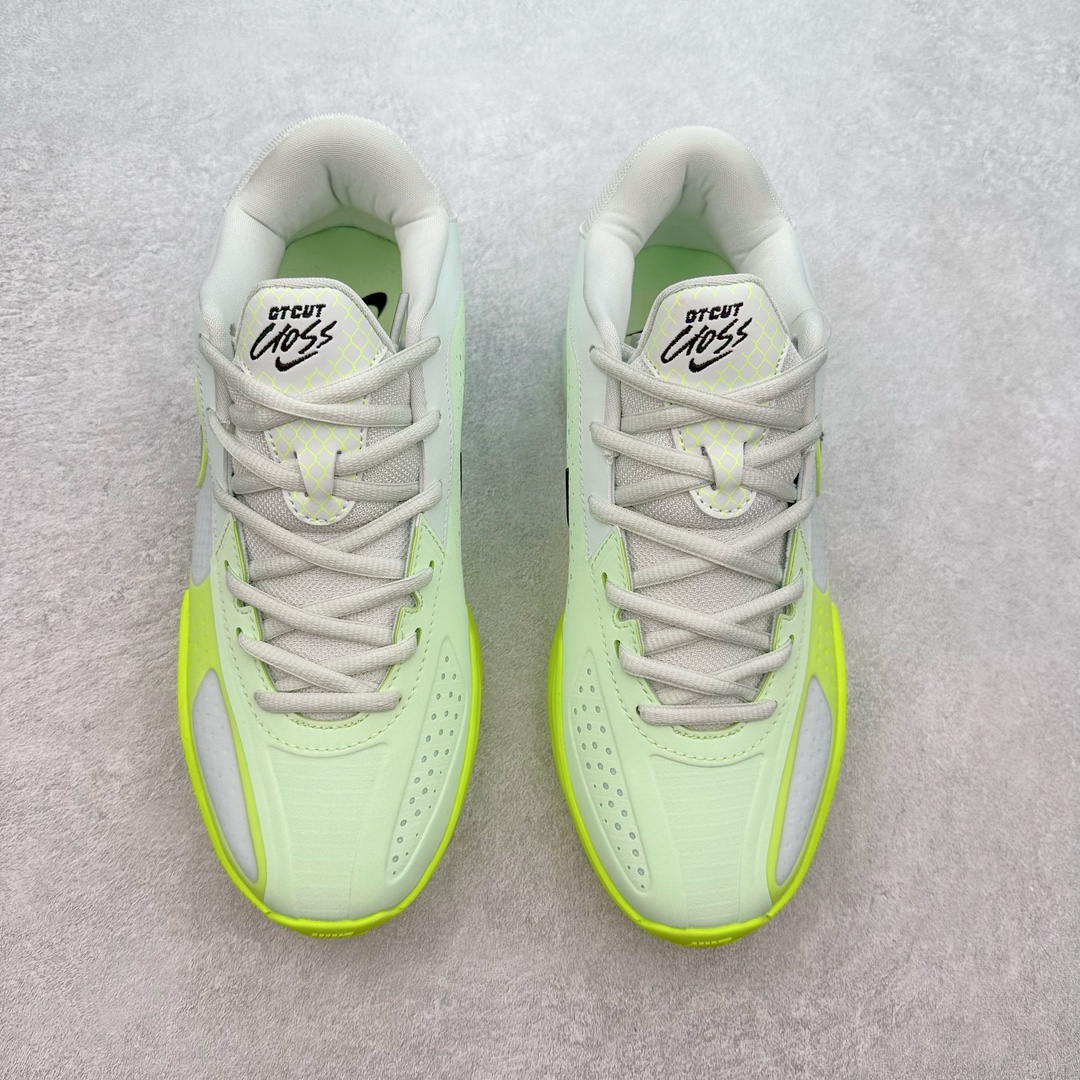 图片[2]-NK Air Zoom G.T. Cut Academy EP GT男/女篮球鞋 HF0231-300 NK首度推出G.T. Cut 系列的平价款式G.T. Cut Academy，外型维持一贯的流线型设计。不同价格的款式，让不同需求的球友也能入手适合自己的球鞋。足底出色抓地设计，助你瞬息急停，随意变速，轻松摆脱对手，驰骋赛场。匠心底纹从后跟延伸至鞋头，铸就急起急停的强劲抓地表现，助力实现侧向突破和快速移步。鞋款采用出众回弹设计，为切入、转向和移步篮筐提供出色的能量回馈。回弹性能带来弹力充沛的迈步体验，让你爆发疾速。前足搭载 Zoom Air 缓震配置，助你在赛事升温之际迅猛出击。足底缓震配置带来舒适比赛体验。中底搭载厚实泡绵，营造非凡舒适的支撑感受。该鞋款可轻松驾驭坚硬地面，助力鏖战。尺码：36 36.5 37.5 38 38.5 39 40 40.5 41 42 42.5 43 44 44.5 45 46-选品中心