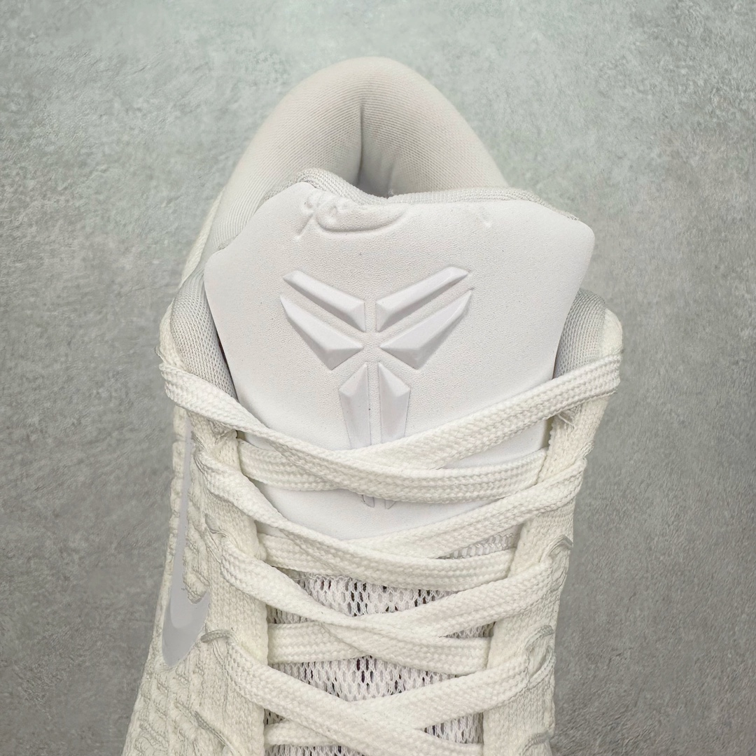 图片[5]-NK Kobe 9 Elite Protro 科比九代精英款低帮实战篮球鞋 FZ7334-100 设计灵感中与以往几代的耐克 ZOOM KOBE 系列一样，加入了签名，密码，碳板这些元素，在表达它的主人身份的同时，也显示了自己的与众不同。鞋后跟的九条红色代表的则是科比接受跟腱修复手术后的伤疤，象征了科比坚韧的赛场性格。此外，耐克Kobe 9 Elite也用到了耐克最新的 Flyknit科技，在使 耐克Kobe 9 Elite更加轻盈的同时，也变得更有支撑性与耐用性。鞋身两侧以及经常弯折的区域采用的则是更紧密的连接方式。看似夸张的超高帮设计并不会在实战中影响脚的感受，其完美的包裹性并没有降低耐克Kobe 9 Elite本身的灵活性。再夸张的动作，鞋面都会紧紧包裹脚部，丝毫不会影响发挥。尺码：40 40.5 41 42 42.5 43 44 44.5 45 46-选品中心