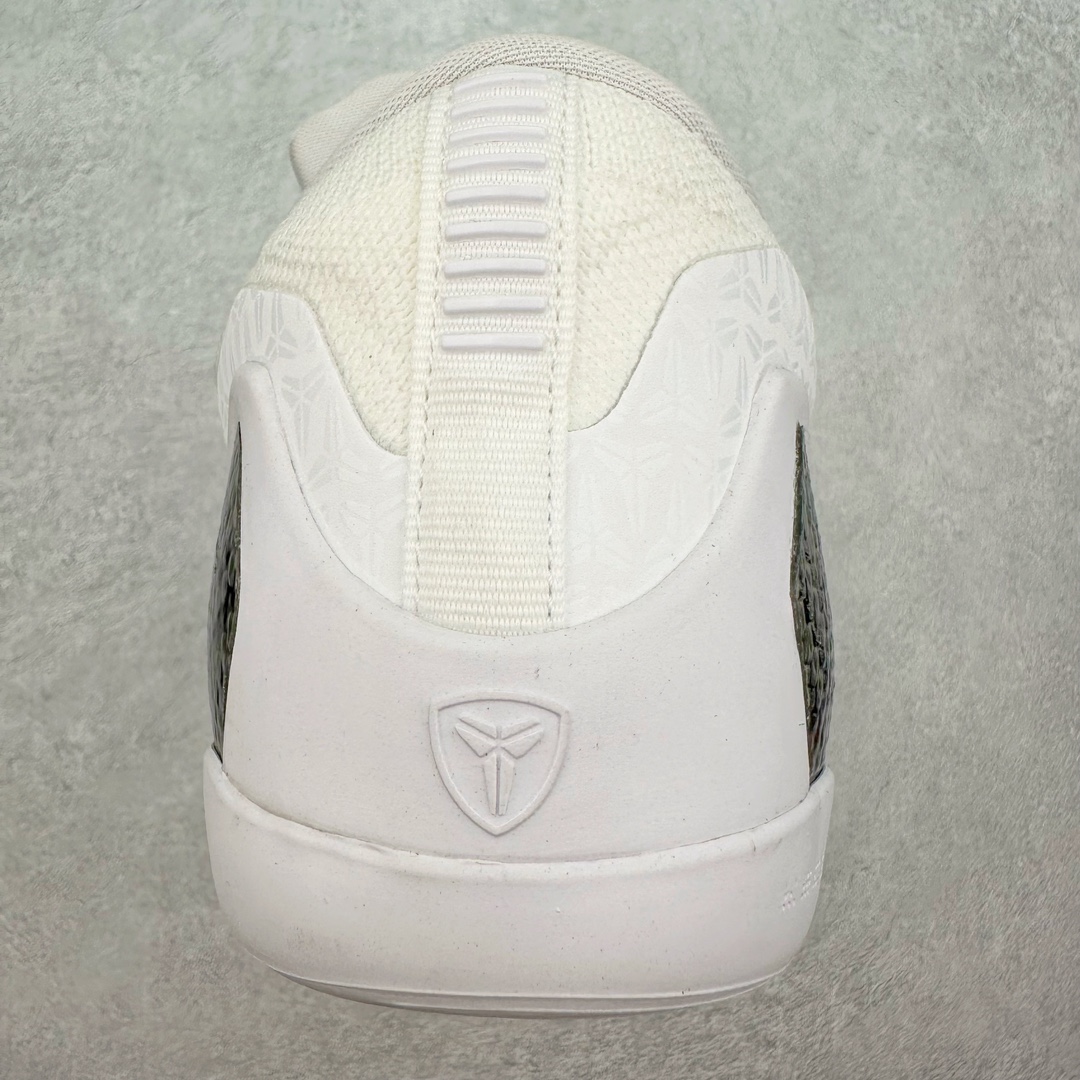 图片[8]-NK Kobe 9 Elite Protro 科比九代精英款低帮实战篮球鞋 FZ7334-100 设计灵感中与以往几代的耐克 ZOOM KOBE 系列一样，加入了签名，密码，碳板这些元素，在表达它的主人身份的同时，也显示了自己的与众不同。鞋后跟的九条红色代表的则是科比接受跟腱修复手术后的伤疤，象征了科比坚韧的赛场性格。此外，耐克Kobe 9 Elite也用到了耐克最新的 Flyknit科技，在使 耐克Kobe 9 Elite更加轻盈的同时，也变得更有支撑性与耐用性。鞋身两侧以及经常弯折的区域采用的则是更紧密的连接方式。看似夸张的超高帮设计并不会在实战中影响脚的感受，其完美的包裹性并没有降低耐克Kobe 9 Elite本身的灵活性。再夸张的动作，鞋面都会紧紧包裹脚部，丝毫不会影响发挥。尺码：40 40.5 41 42 42.5 43 44 44.5 45 46-选品中心