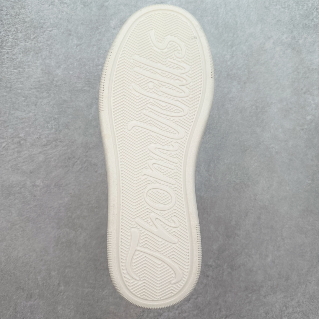 图片[9]-THOM WILLS TW休闲百搭小牛皮小白鞋厚底增高轻便透气舒适低帮板鞋 白色 打破增高鞋厚重且实际增高效果不理想的常规设计，多次调整鞋身线条与内部结构，保留轻便外形，超越同类鞋履的增高效果，舒适增高约5CM。LONDON MIST小牛皮，雾面哑光，质地顺滑细腻，尽显高阶质感，更挺括耐折，舒适时髦。内里牛皮包裹，经水染工艺处理，质地柔软，毛孔细腻，吸汗透气，长时间穿着仍可保持脚部清爽。发泡鞋底柔软轻盈，弹性减震，防滑耐磨。仿生工艺结构更符合亚洲人群足弓构造，降低负担，品牌标识展示时尚态度。尺码：35 36 37 38 39 40 41 42 43 44 45-选品中心