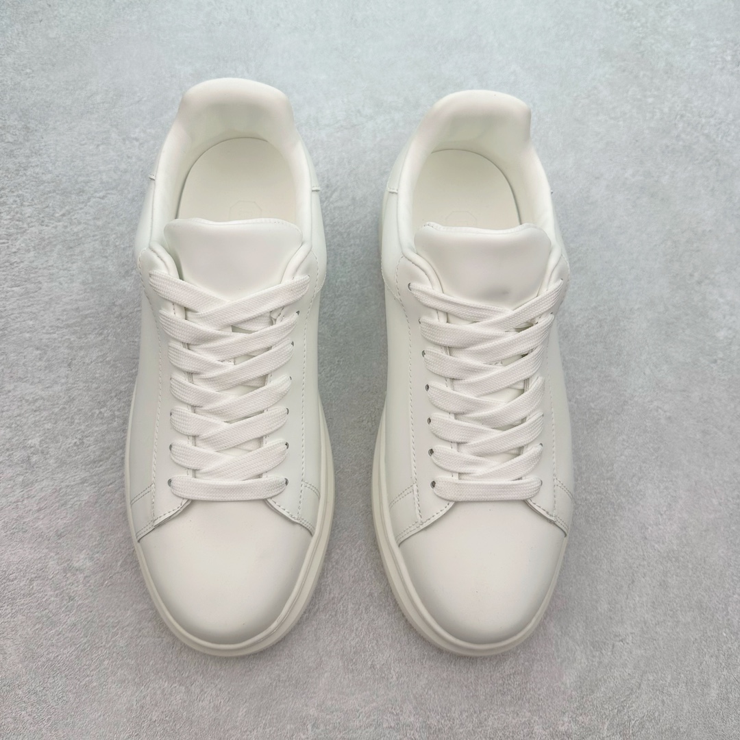 图片[2]-THOM WILLS TW休闲百搭小牛皮小白鞋厚底增高轻便透气舒适低帮板鞋 白色 打破增高鞋厚重且实际增高效果不理想的常规设计，多次调整鞋身线条与内部结构，保留轻便外形，超越同类鞋履的增高效果，舒适增高约5CM。LONDON MIST小牛皮，雾面哑光，质地顺滑细腻，尽显高阶质感，更挺括耐折，舒适时髦。内里牛皮包裹，经水染工艺处理，质地柔软，毛孔细腻，吸汗透气，长时间穿着仍可保持脚部清爽。发泡鞋底柔软轻盈，弹性减震，防滑耐磨。仿生工艺结构更符合亚洲人群足弓构造，降低负担，品牌标识展示时尚态度。尺码：35 36 37 38 39 40 41 42 43 44 45-选品中心