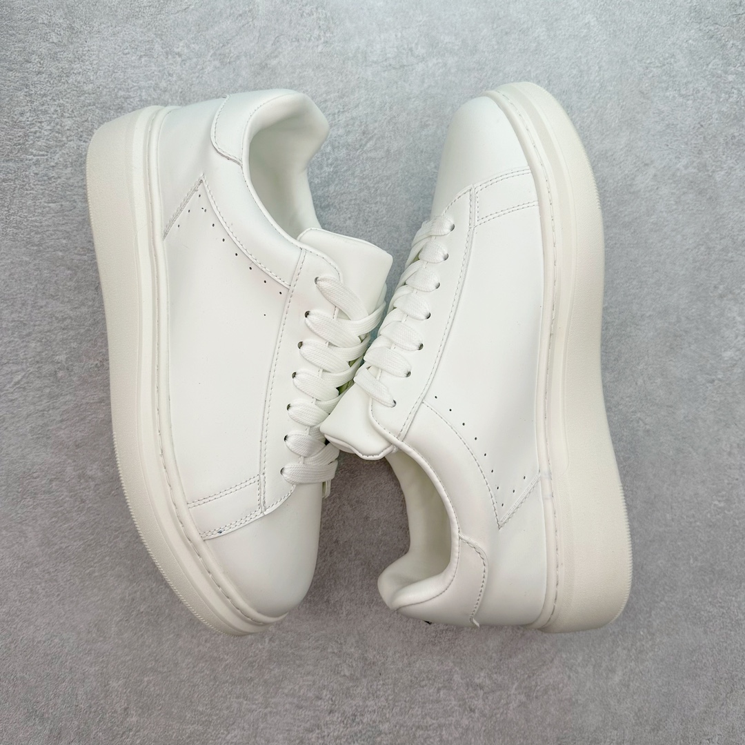 图片[3]-THOM WILLS TW休闲百搭小牛皮小白鞋厚底增高轻便透气舒适低帮板鞋 白色 打破增高鞋厚重且实际增高效果不理想的常规设计，多次调整鞋身线条与内部结构，保留轻便外形，超越同类鞋履的增高效果，舒适增高约5CM。LONDON MIST小牛皮，雾面哑光，质地顺滑细腻，尽显高阶质感，更挺括耐折，舒适时髦。内里牛皮包裹，经水染工艺处理，质地柔软，毛孔细腻，吸汗透气，长时间穿着仍可保持脚部清爽。发泡鞋底柔软轻盈，弹性减震，防滑耐磨。仿生工艺结构更符合亚洲人群足弓构造，降低负担，品牌标识展示时尚态度。尺码：35 36 37 38 39 40 41 42 43 44 45-选品中心